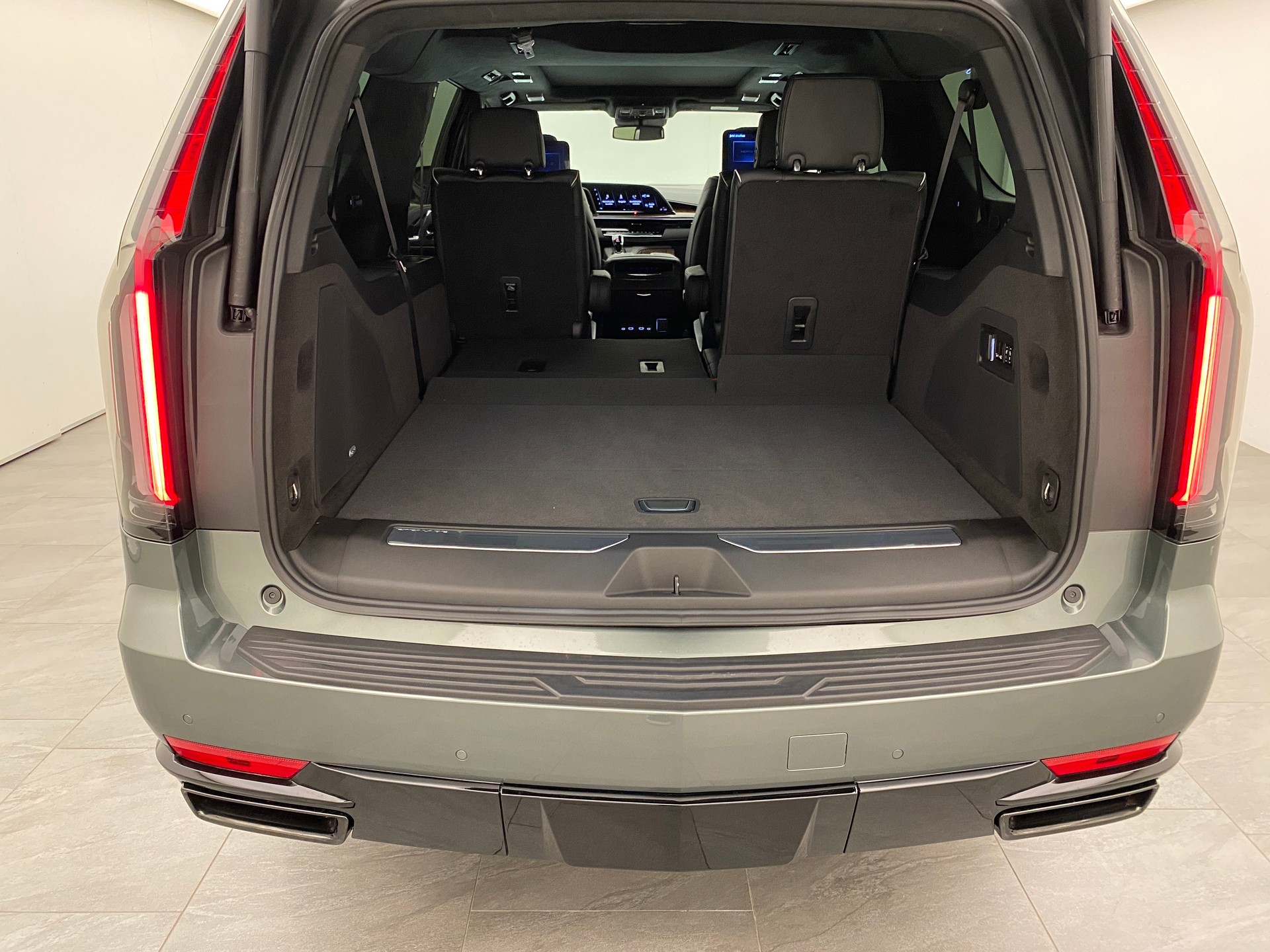 CADILLAC Escalade 6.2 ESV Platinum Sport AWD-image-15