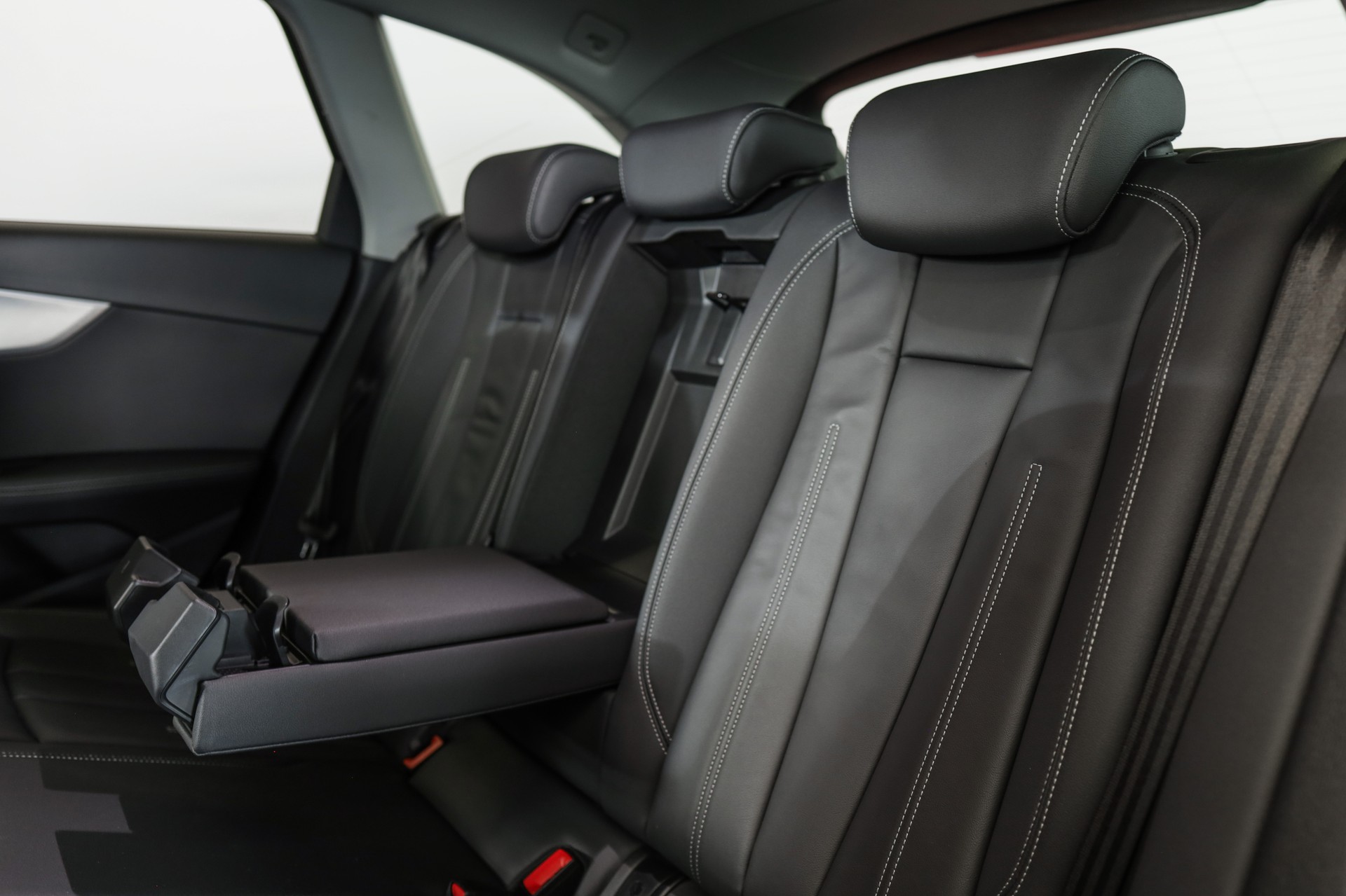 AUDI A4 Avant 40 TDI advanced quattro S-tronic-image-12