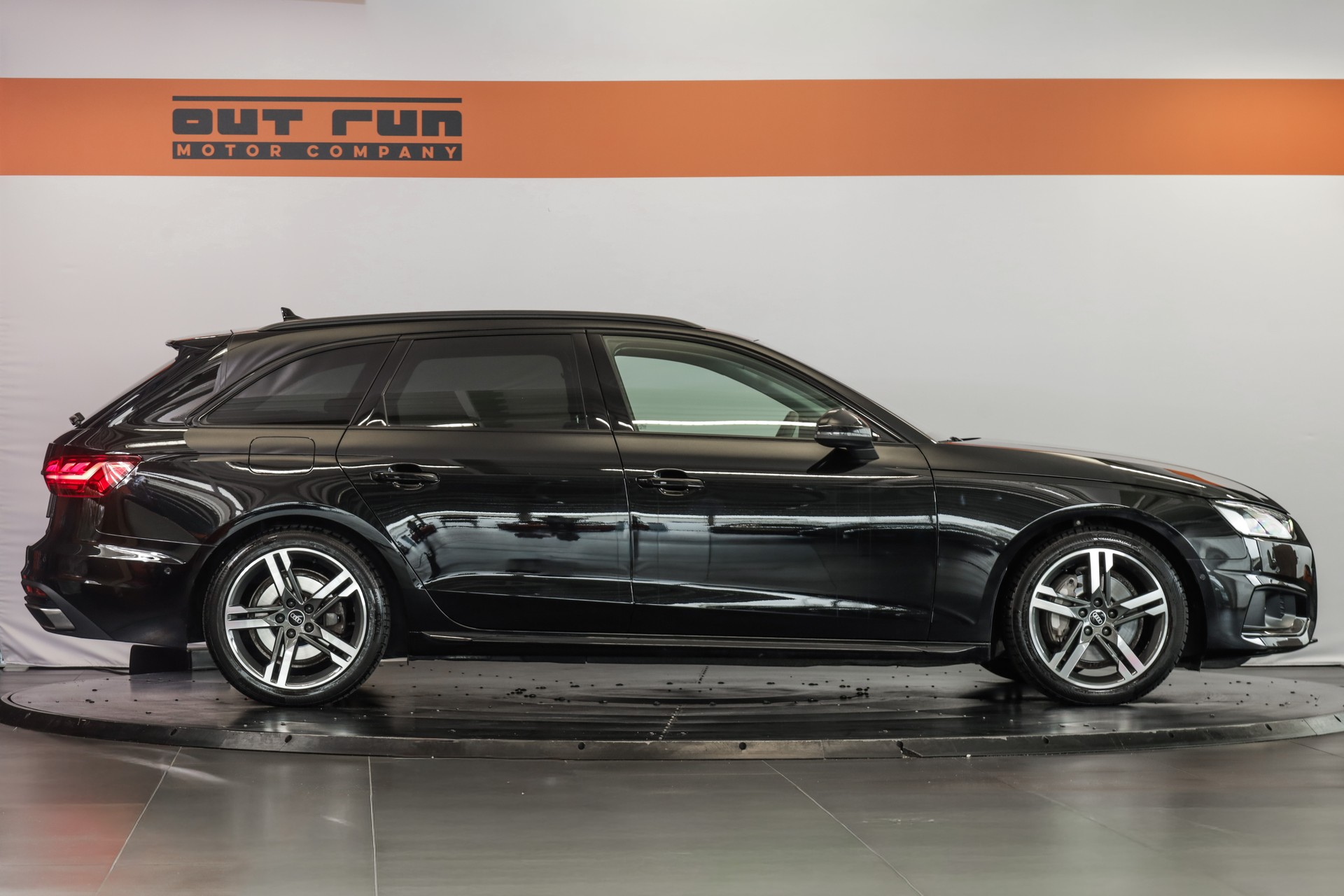 AUDI A4 Avant 40 TDI advanced quattro S-tronic-image-4