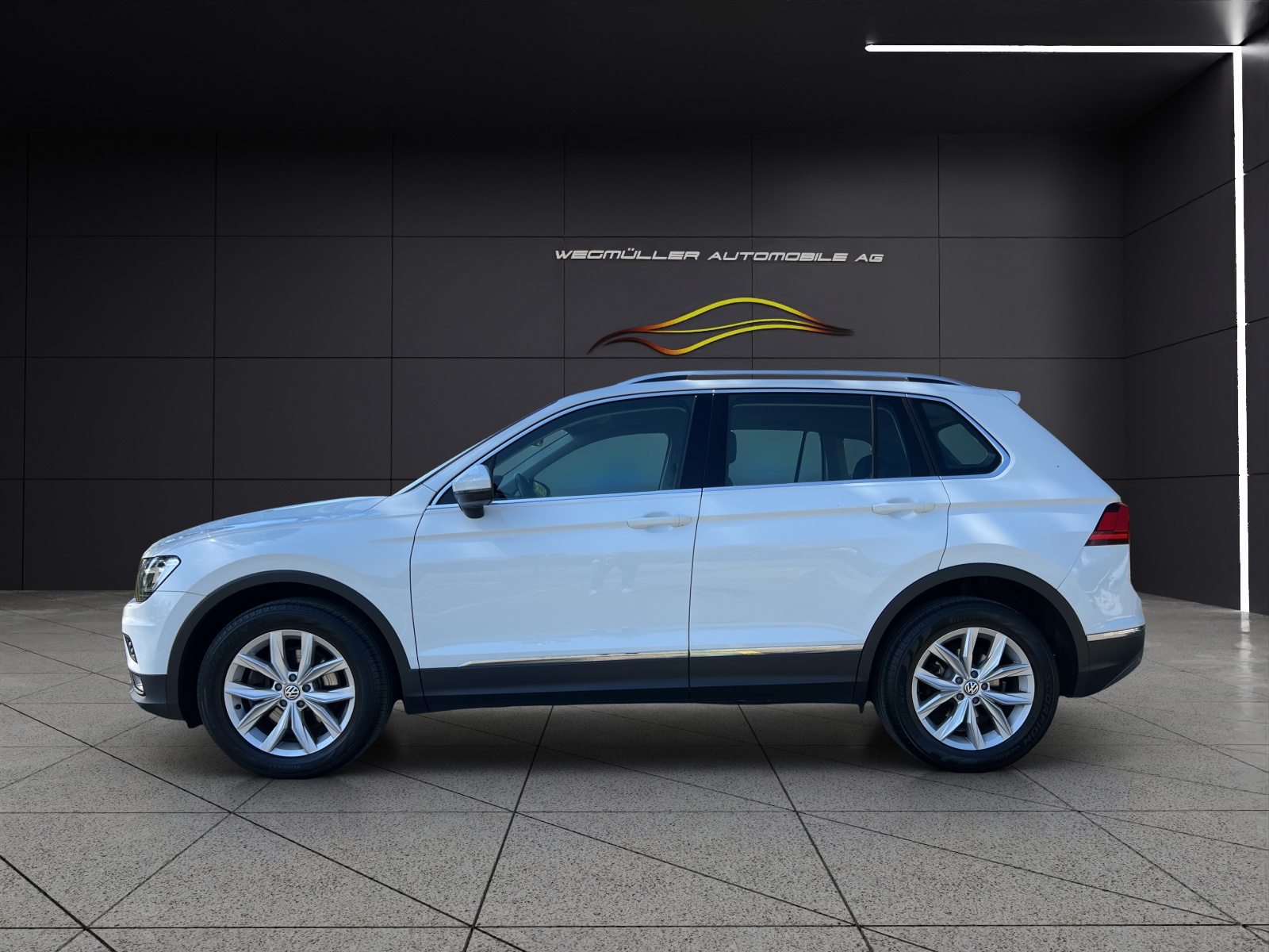 VW Tiguan 2.0TSI Highline 4Motion DSG-showroom-element-1