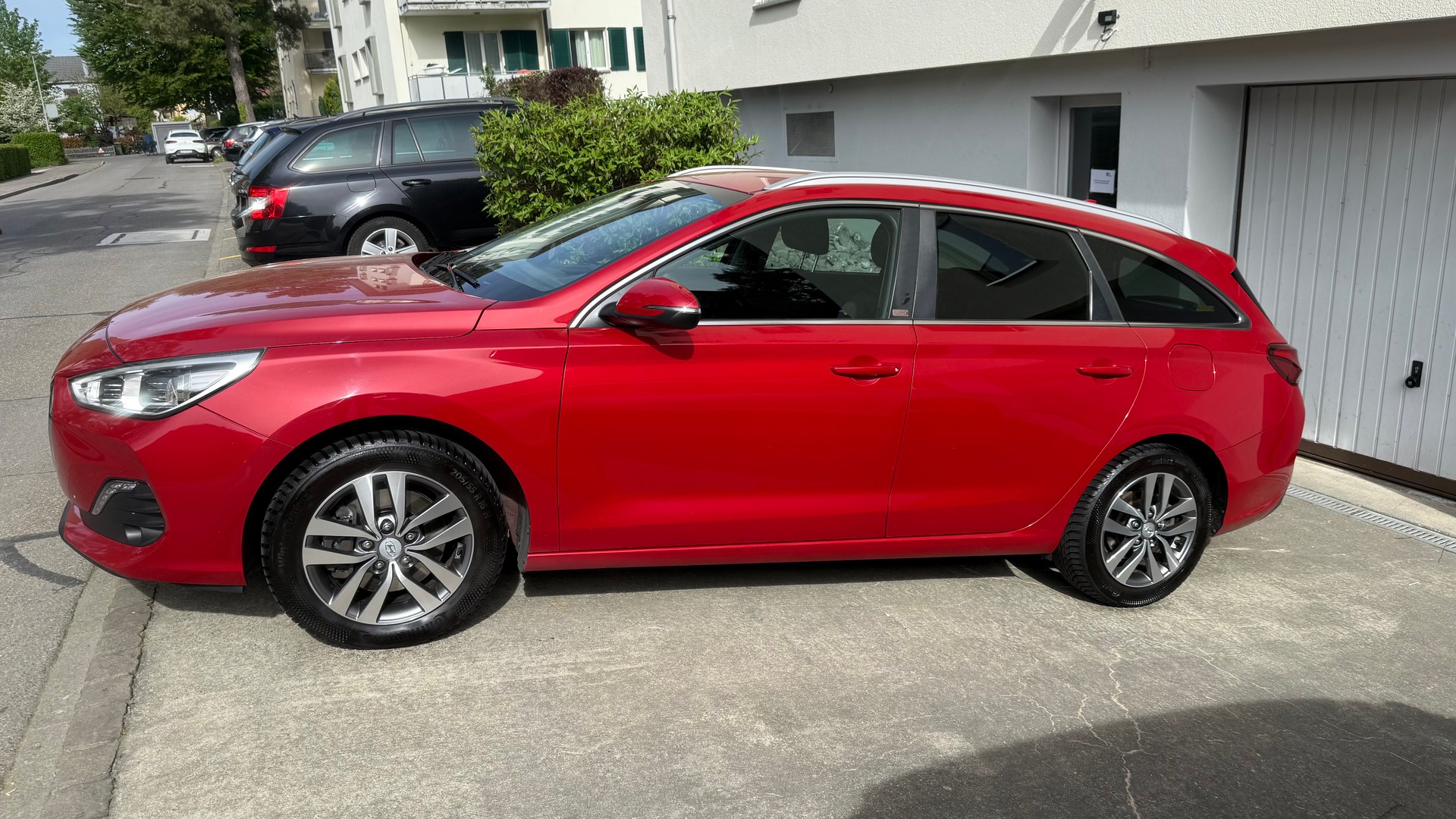 HYUNDAI i30 Wagon 1.6 CRDi Amplia DCT-image-5