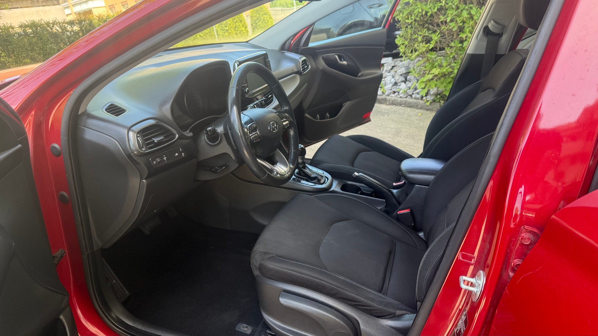 HYUNDAI i30 Wagon 1.6 CRDi Amplia DCT-image-9