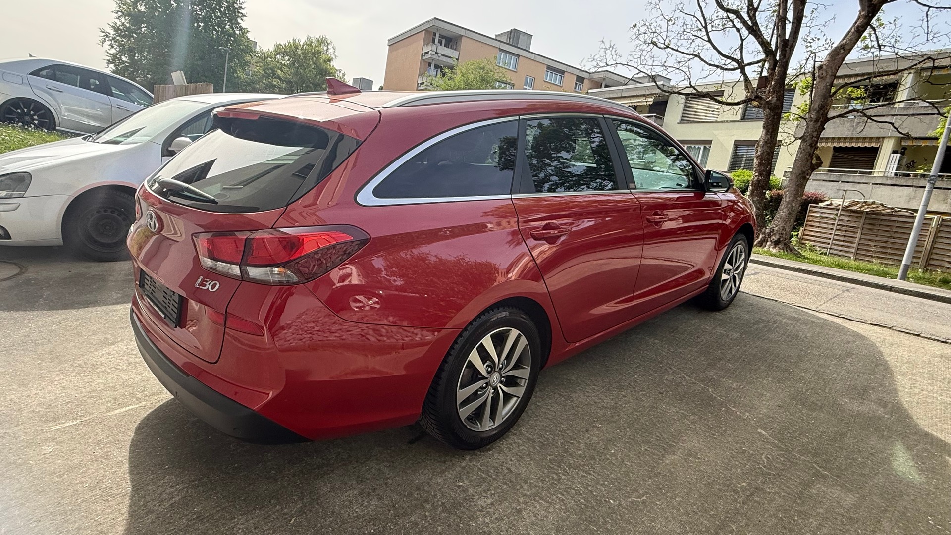 HYUNDAI i30 Wagon 1.6 CRDi Amplia DCT-image-4