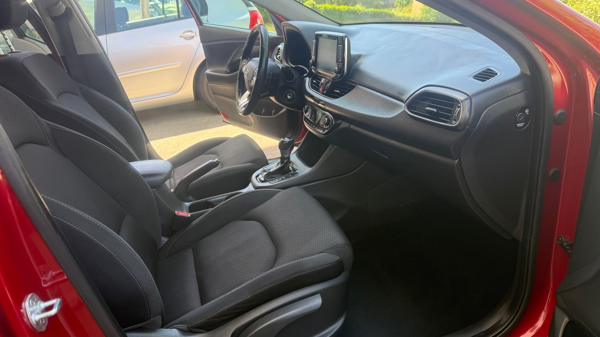 HYUNDAI i30 Wagon 1.6 CRDi Amplia DCT-image-10