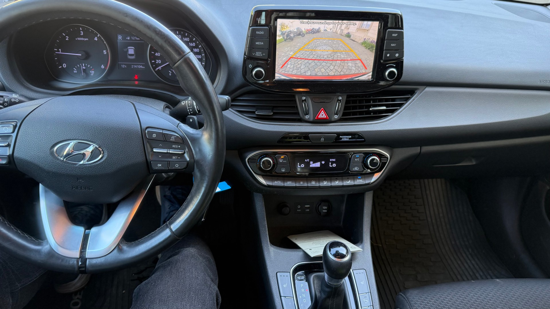 HYUNDAI i30 Wagon 1.6 CRDi Amplia DCT-image-14