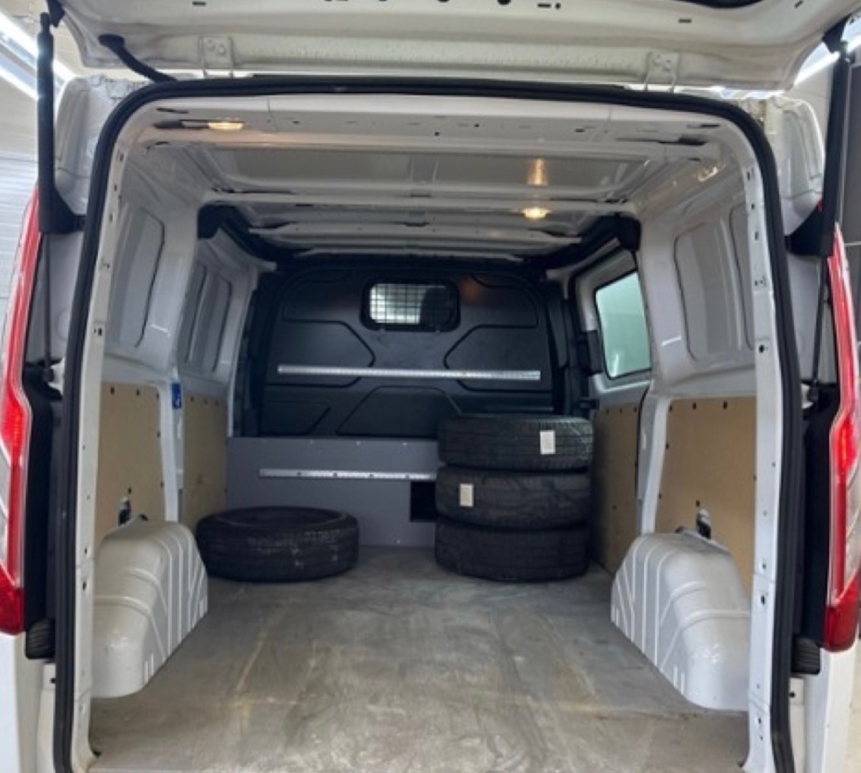 FORD Transit Custom Van 320 L1H1 Trend-image-13