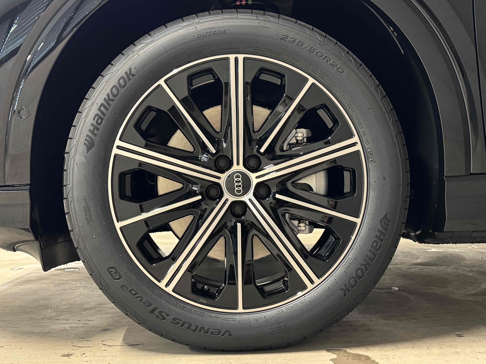 AUDI Q4 e-tron 45 Edition Swiss Ski quattro-image-16