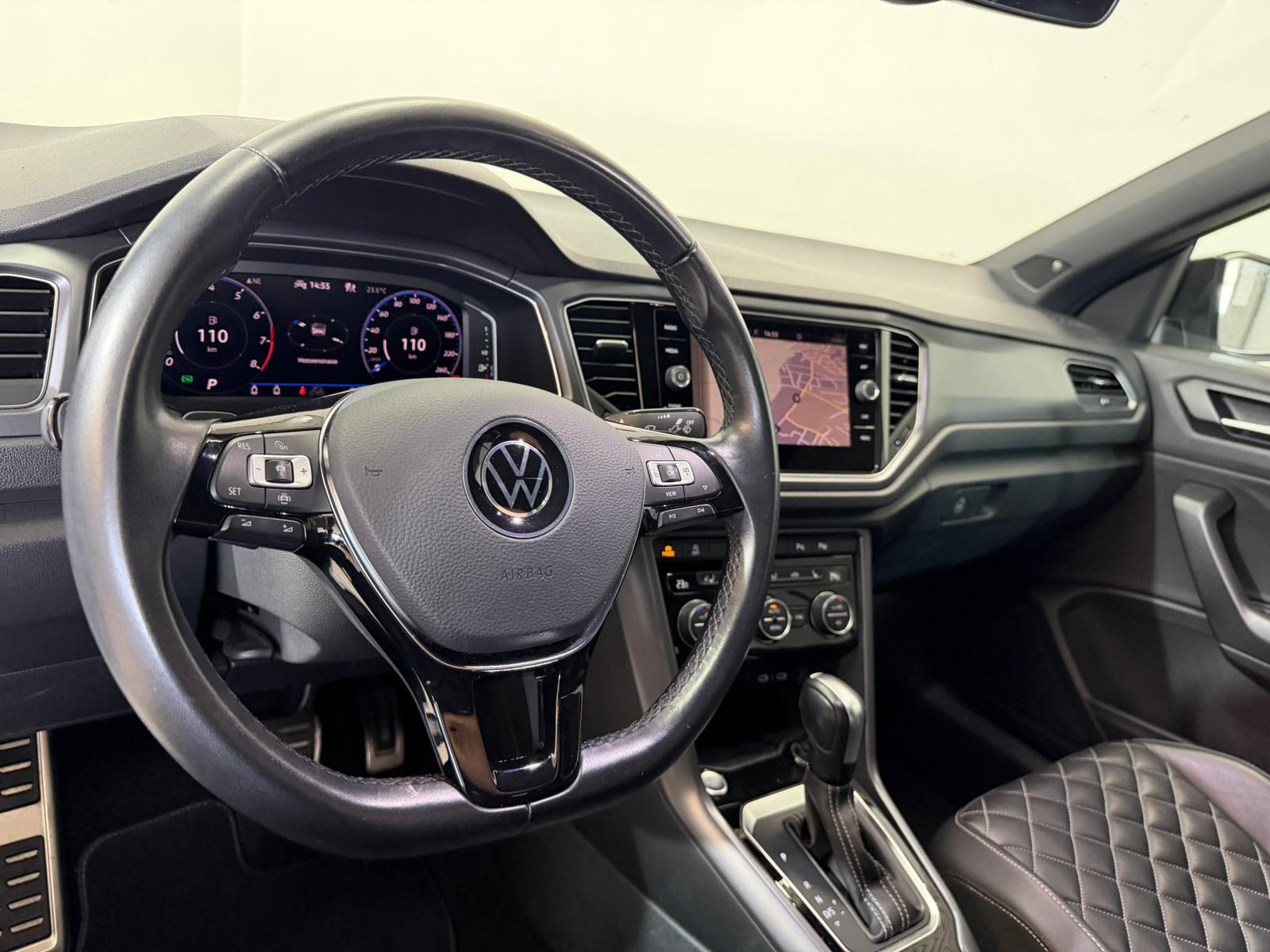 VW T-Roc Cabriolet 1.5 TSI EVO Black & White DSG-image-10