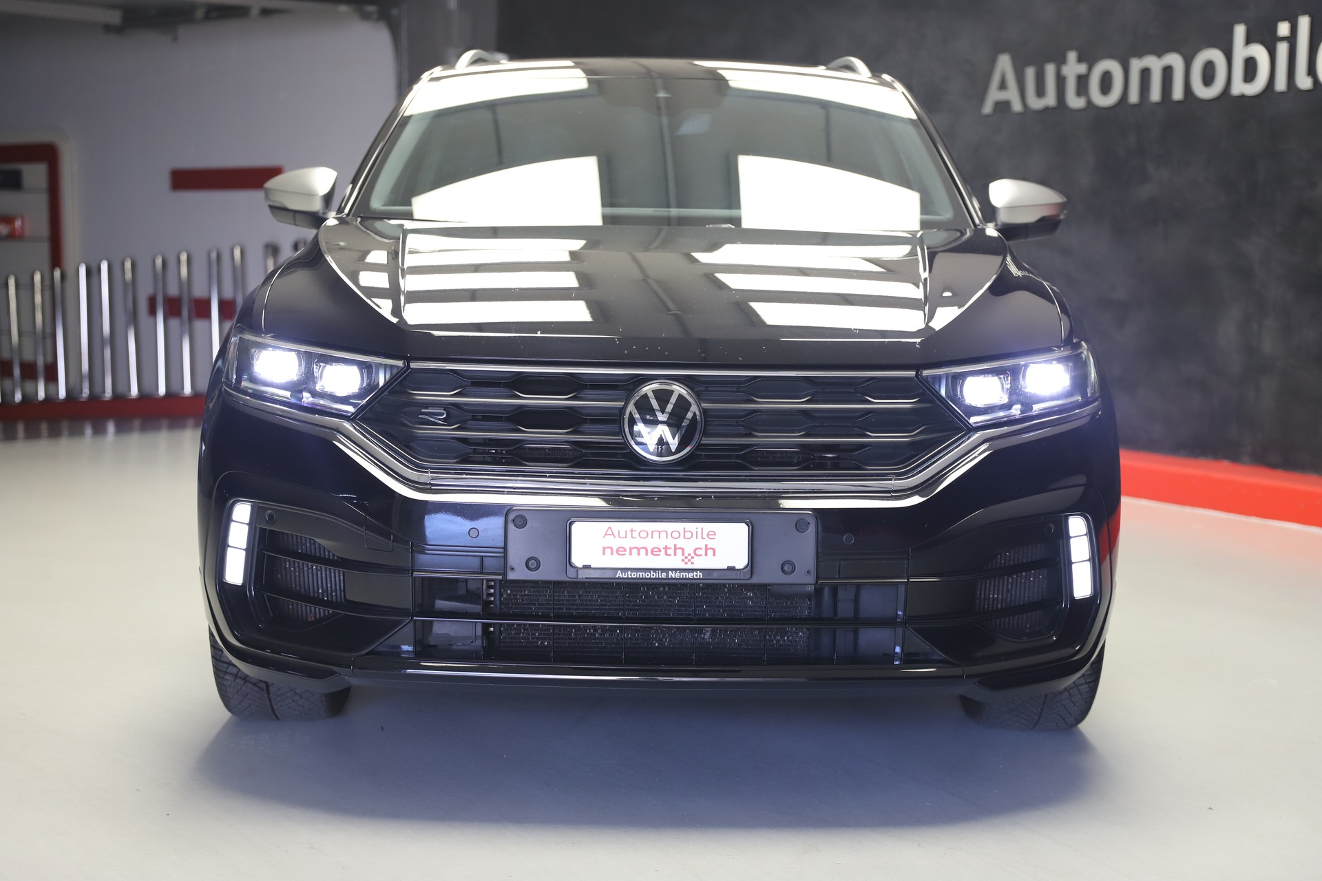 VW T-Roc 2.0 TSI R DSG 4Motion-image-4