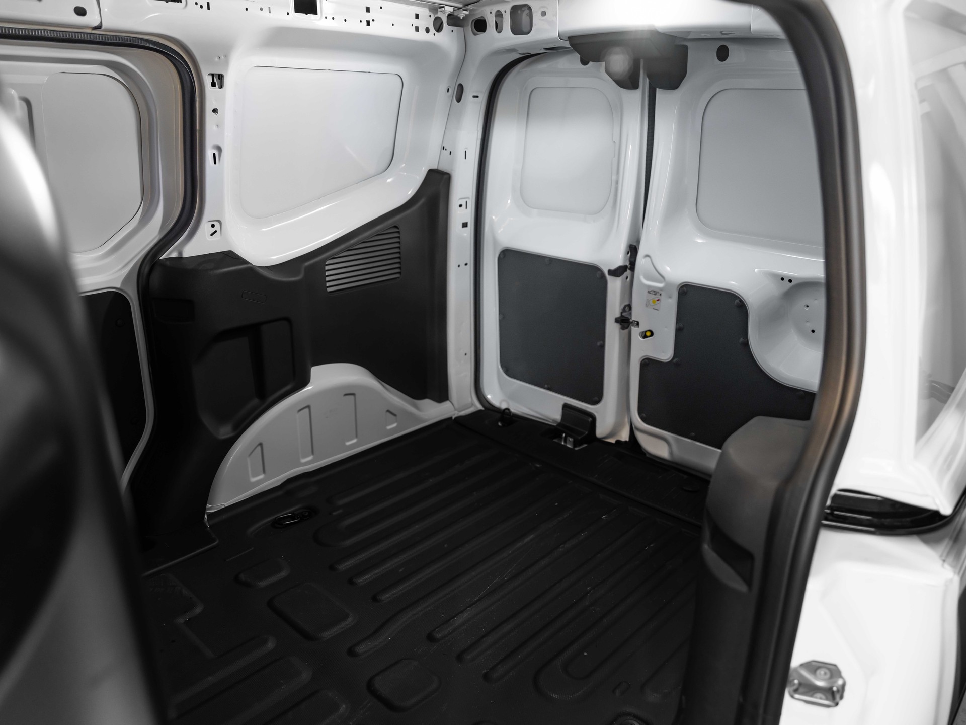 FORD E-Transit Courier Van Trend 43,5kWh-image-9