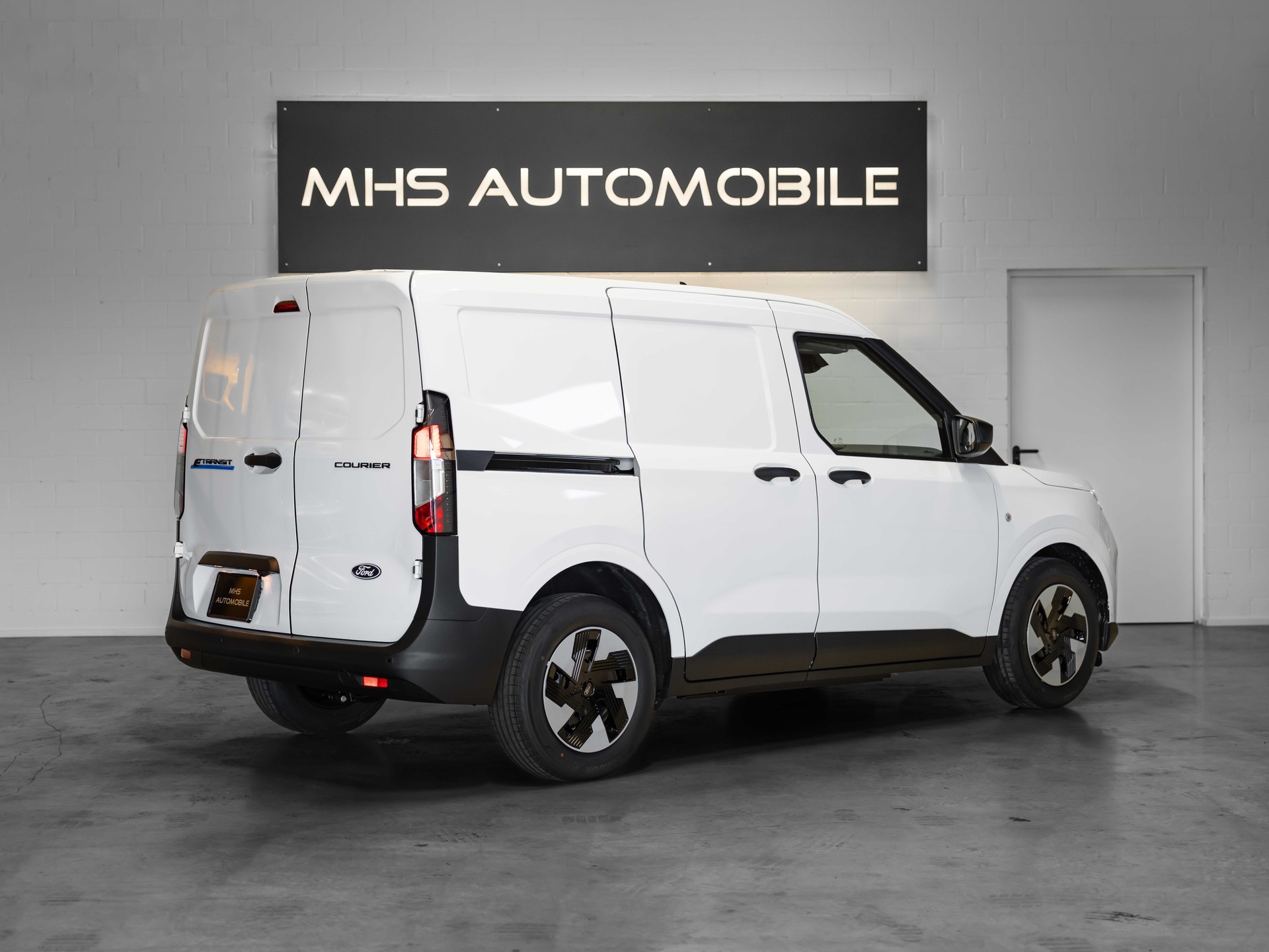 FORD E-Transit Courier Van Trend 43,5kWh-image-4