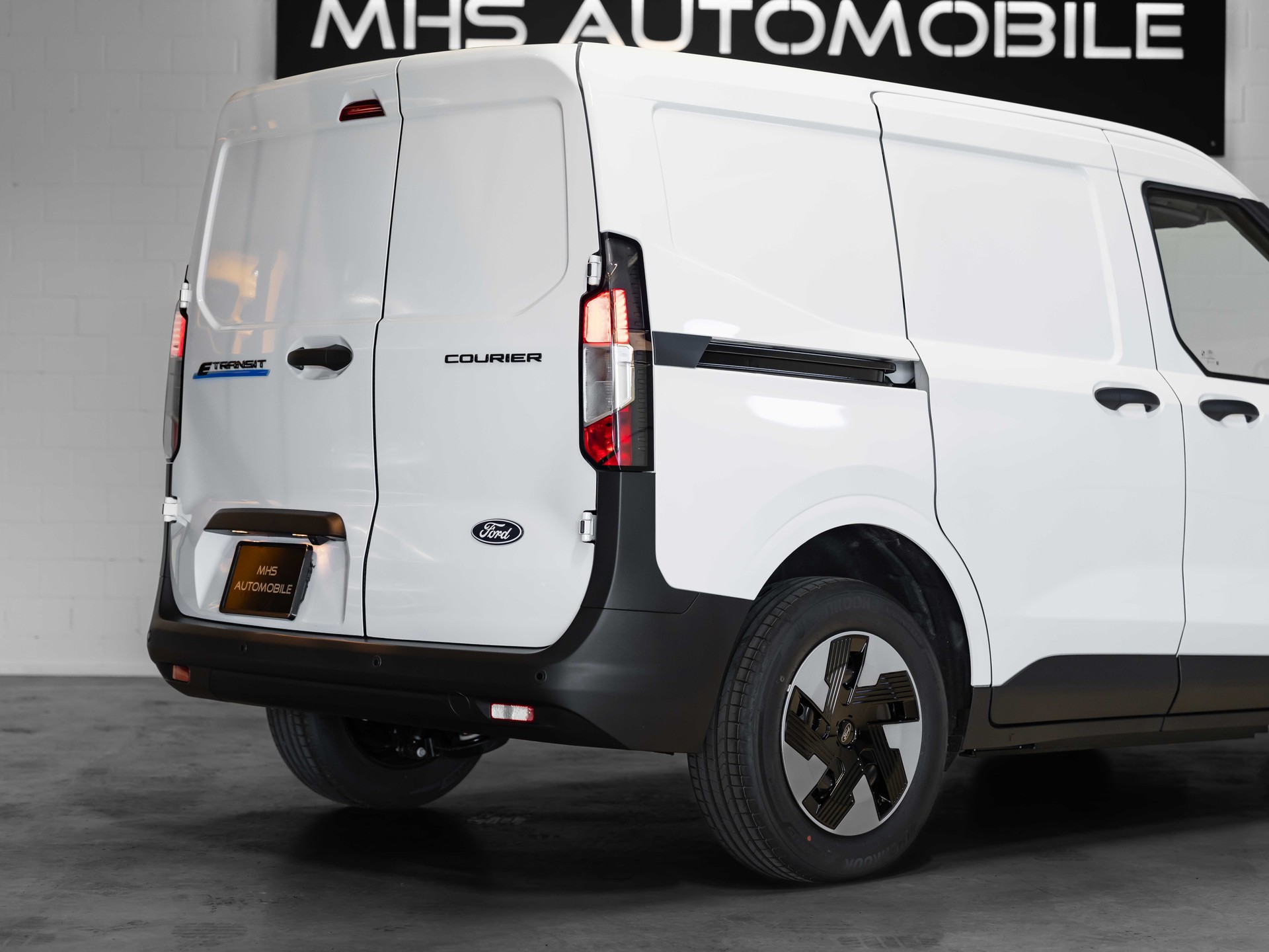 FORD E-Transit Courier Van Trend 43,5kWh-image-14
