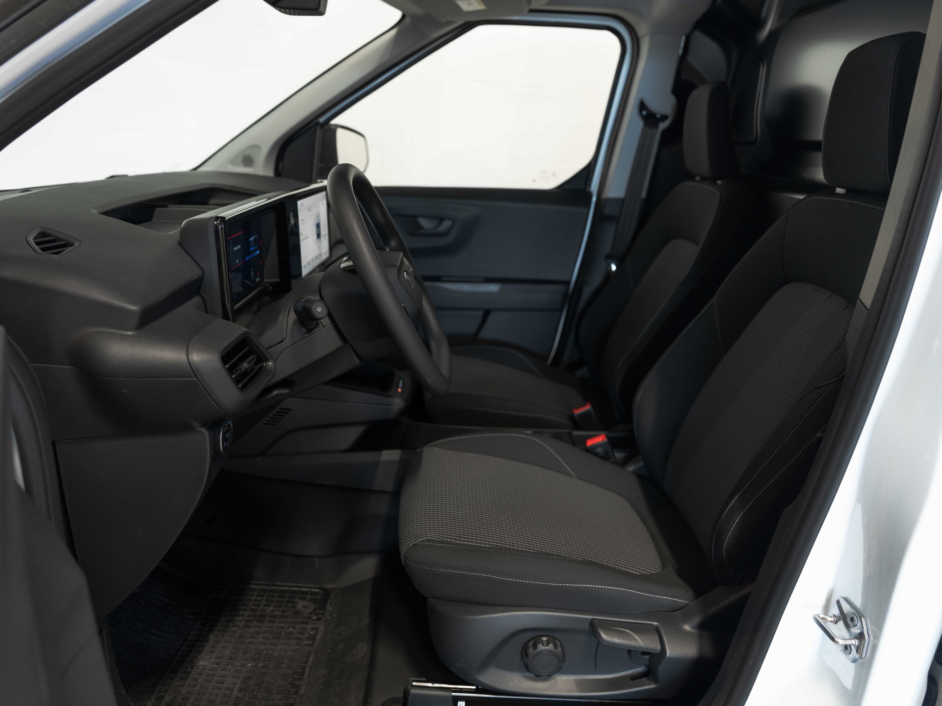 FORD E-Transit Courier Van Trend 43,5kWh-image-18