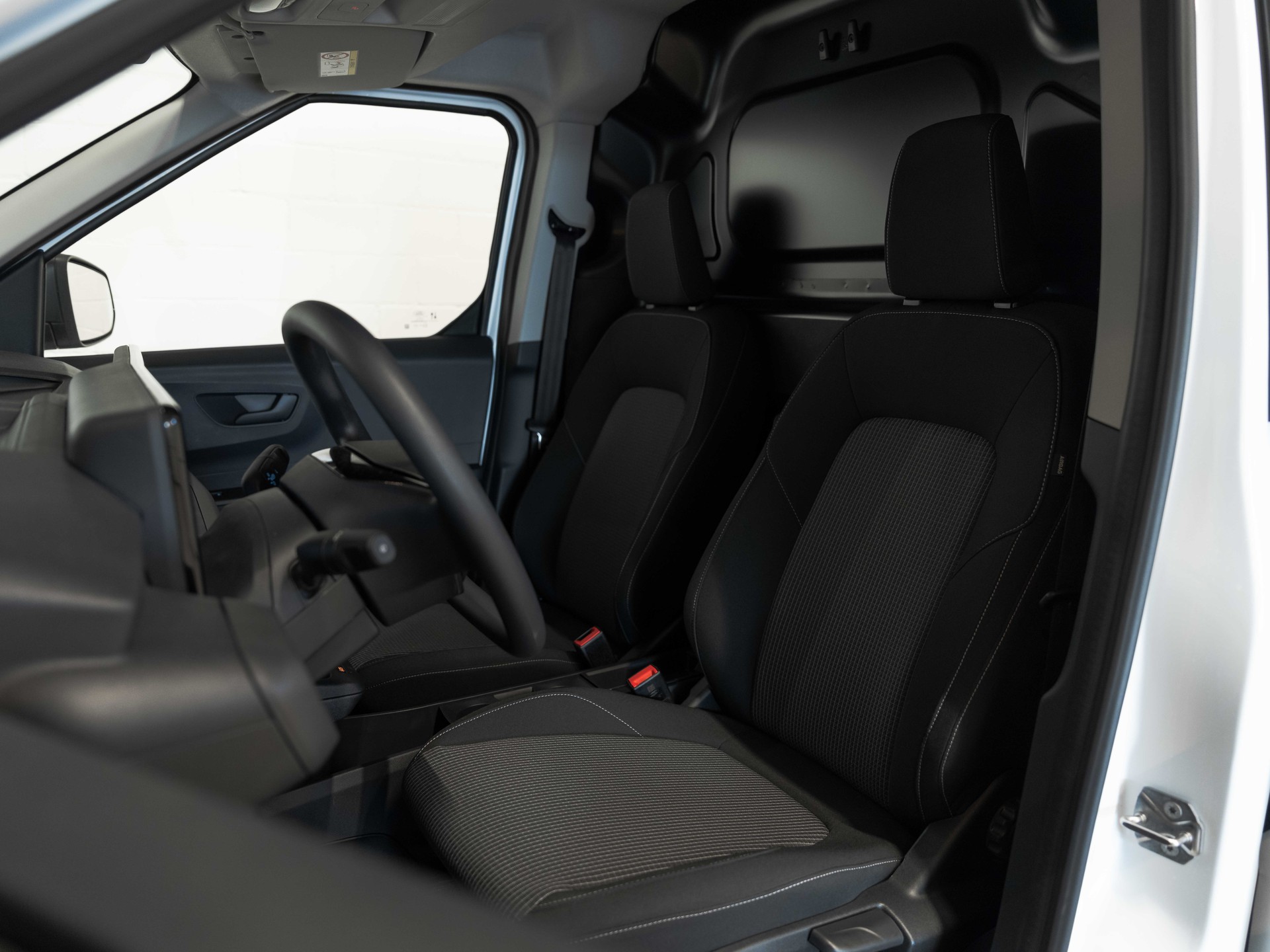 FORD E-Transit Courier Van Trend 43,5kWh-image-19