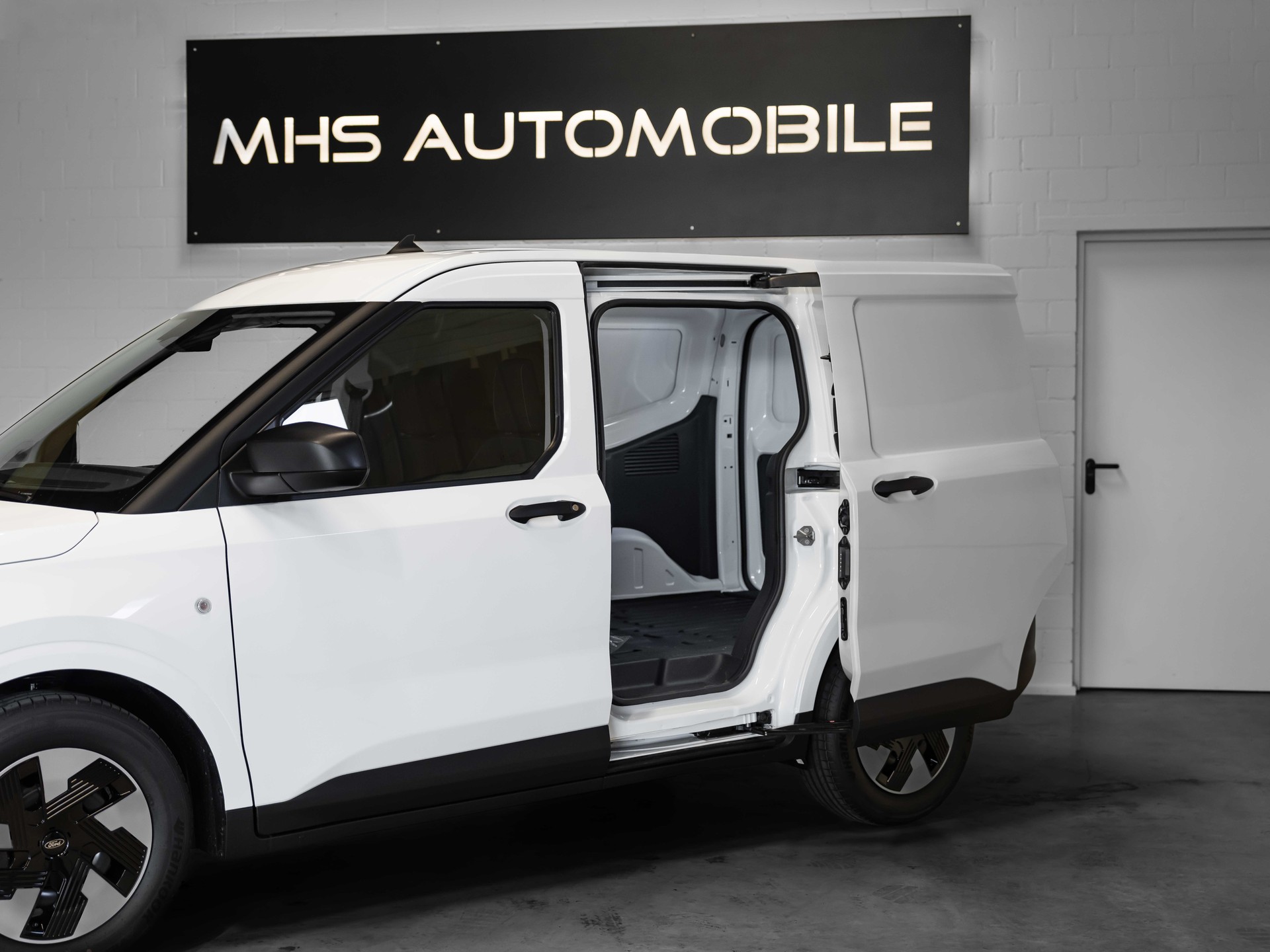 FORD E-Transit Courier Van Trend 43,5kWh-image-8