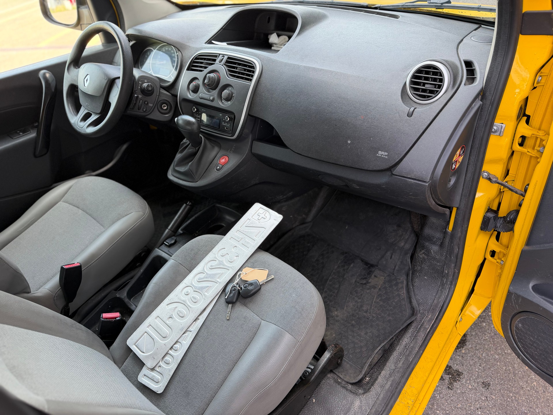 RENAULT Kangoo Medium TCe 115 Business A-image-10