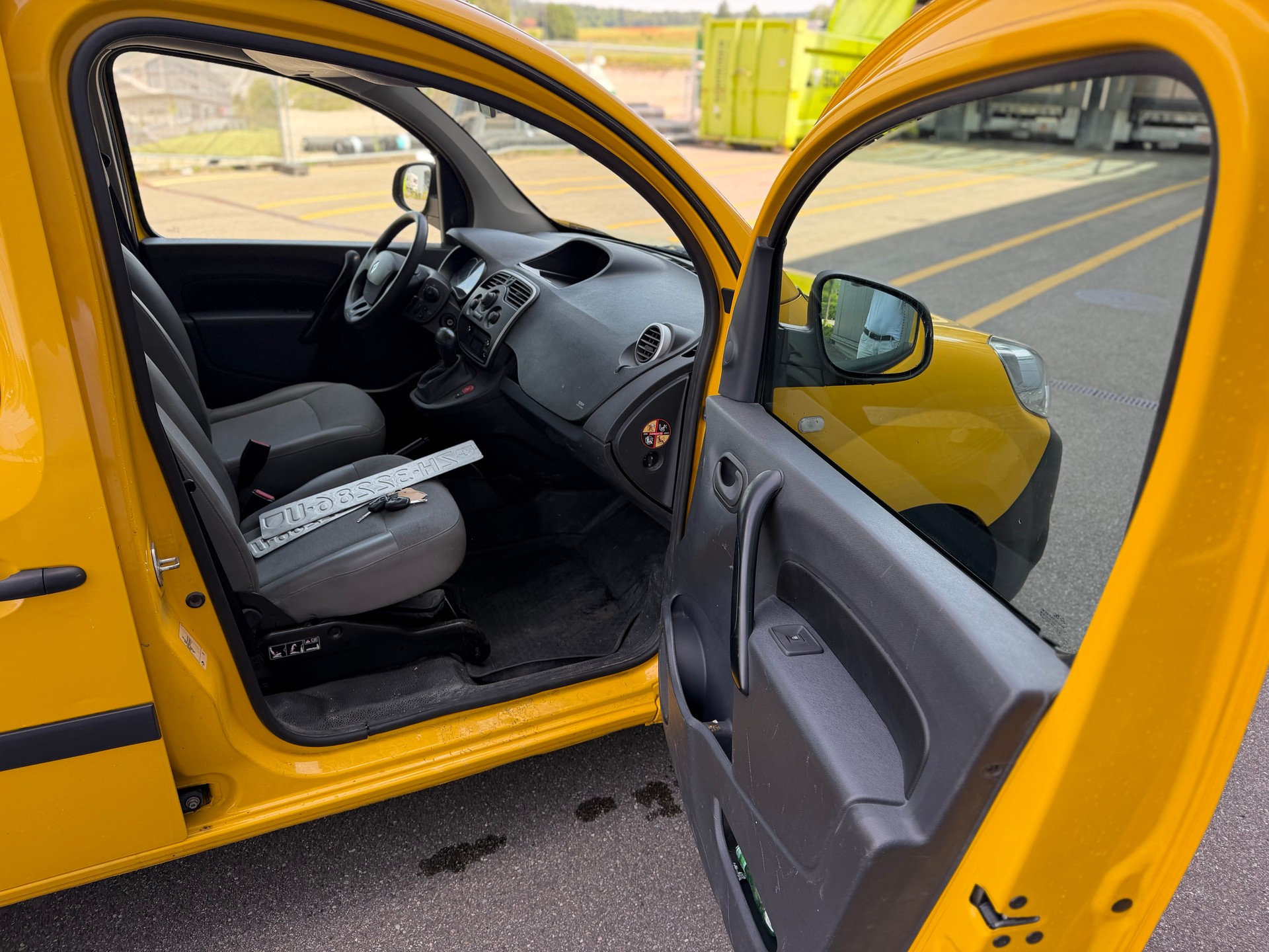 RENAULT Kangoo Medium TCe 115 Business A-image-9