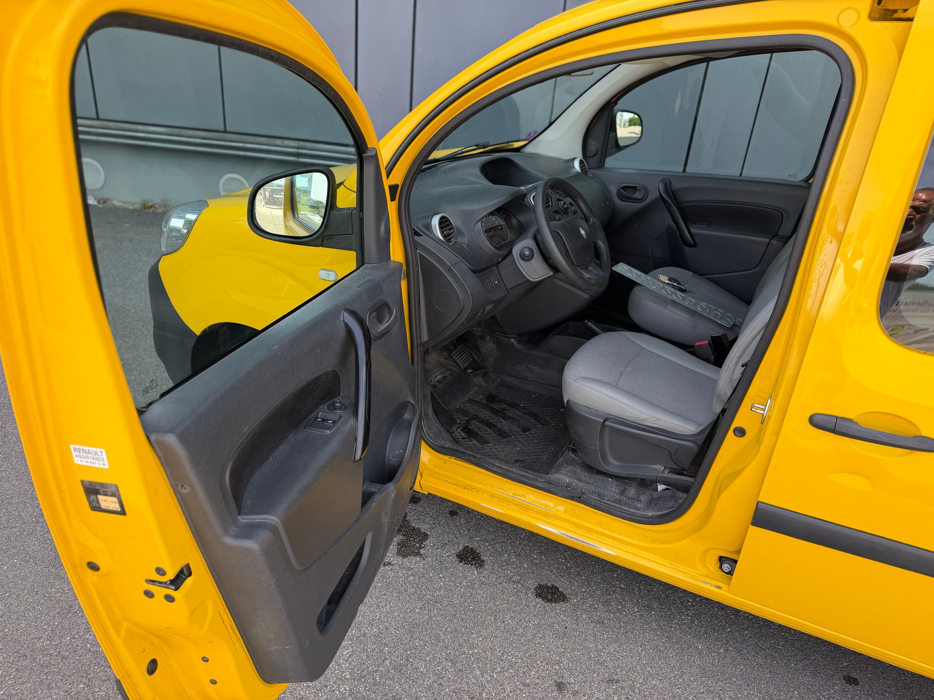 RENAULT Kangoo Medium TCe 115 Business A-image-13