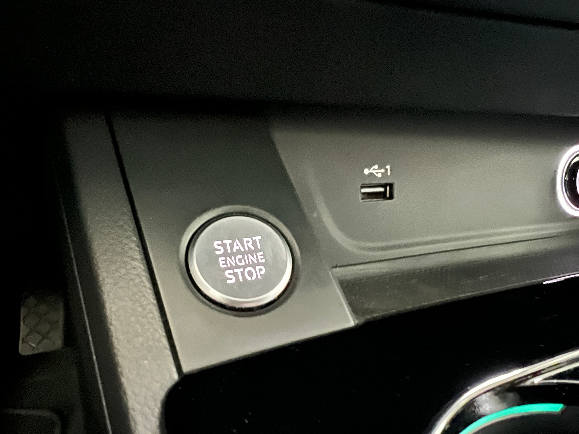AUDI A4 allroad 40 TDI quattro tiptronic-image-22
