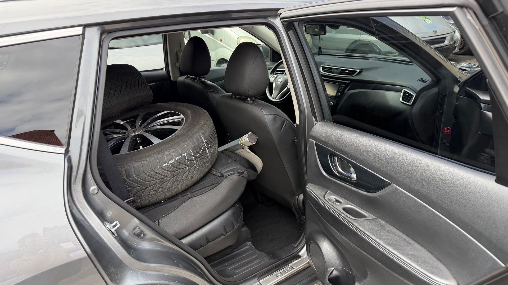 NISSAN X-Trail 1.6 dCi Swiss Edition Xtronic CVT-image-11