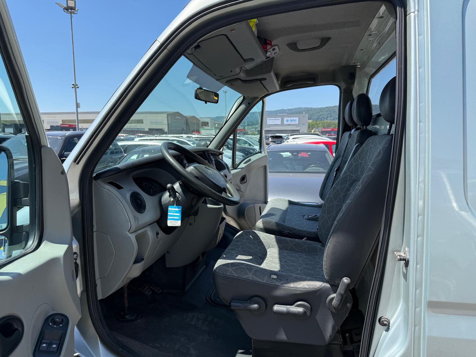 RENAULT Master T35 2.5dCi L3H2-image-10