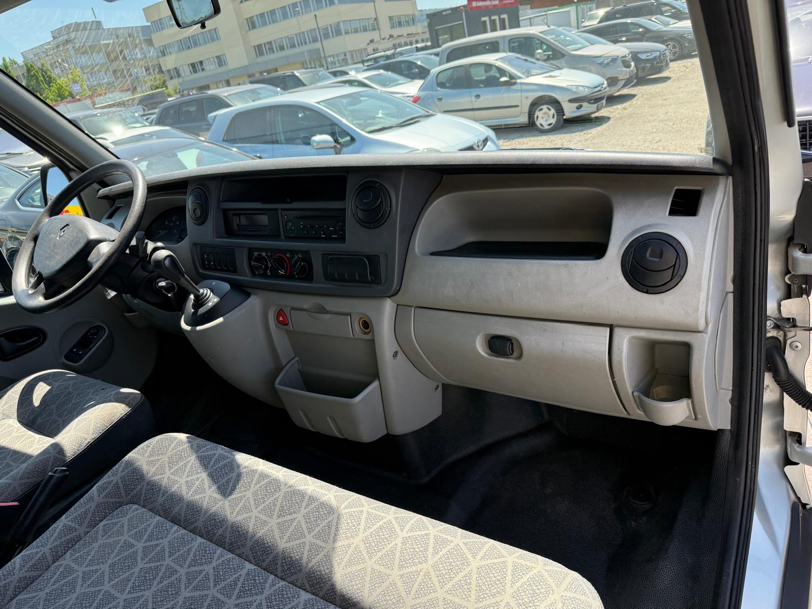 RENAULT Master T35 2.5dCi L3H2-image-14