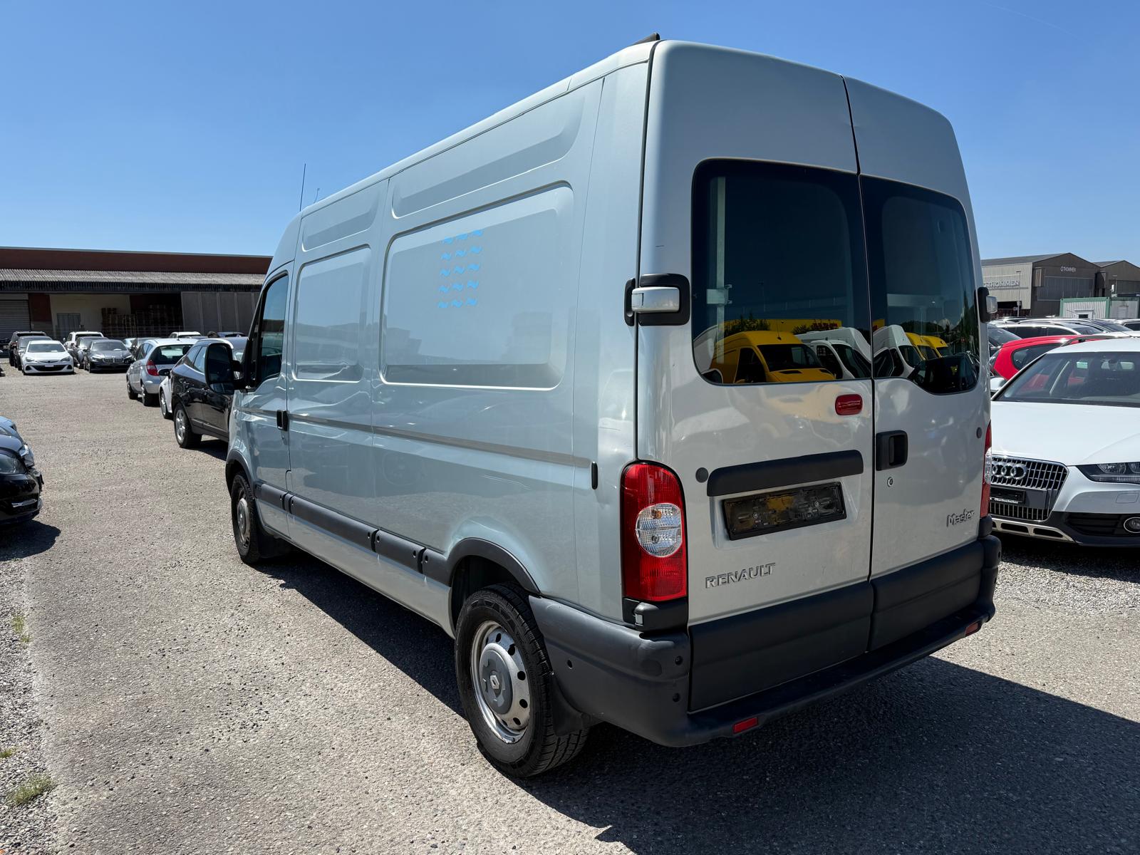 RENAULT Master T35 2.5dCi L3H2-image-4