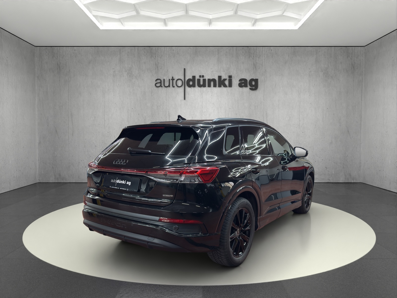 AUDI Q4 e-tron 55 quattro-showroom-element-2