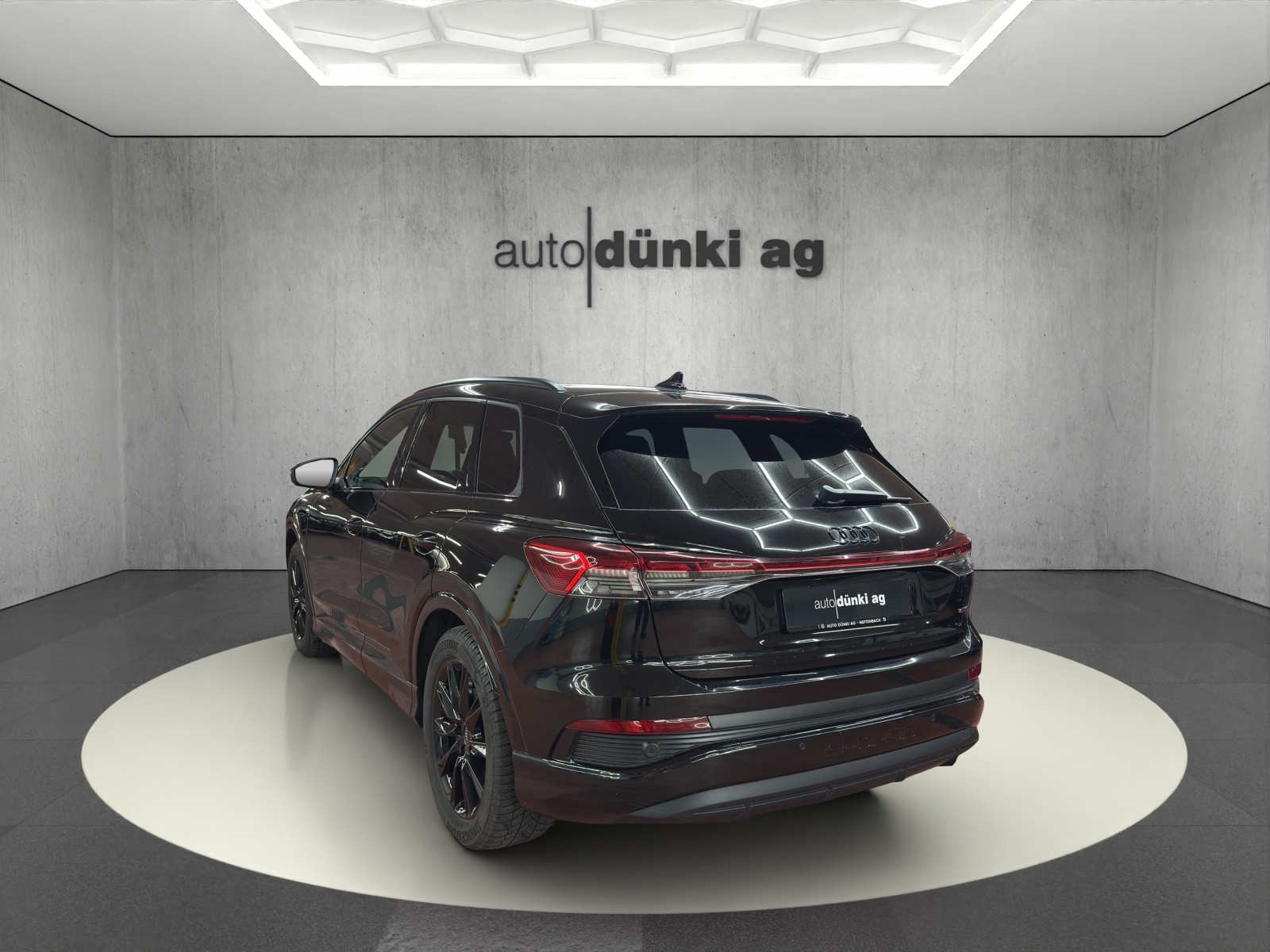 AUDI Q4 e-tron 55 quattro-showroom-element-1