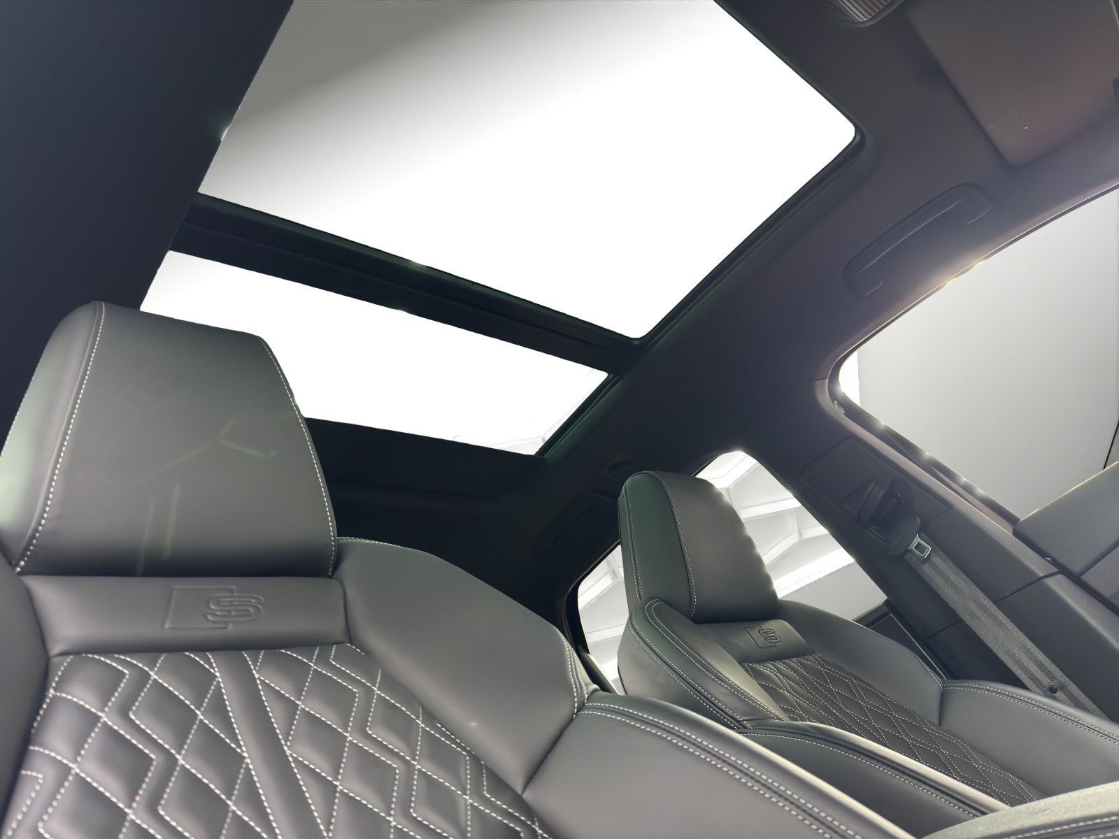AUDI Q4 e-tron 55 quattro-image-11