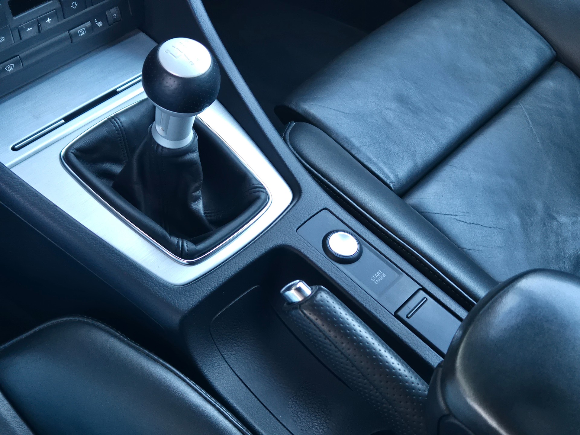 AUDI RS4 Avant 4.2 V8 quattro-image-21