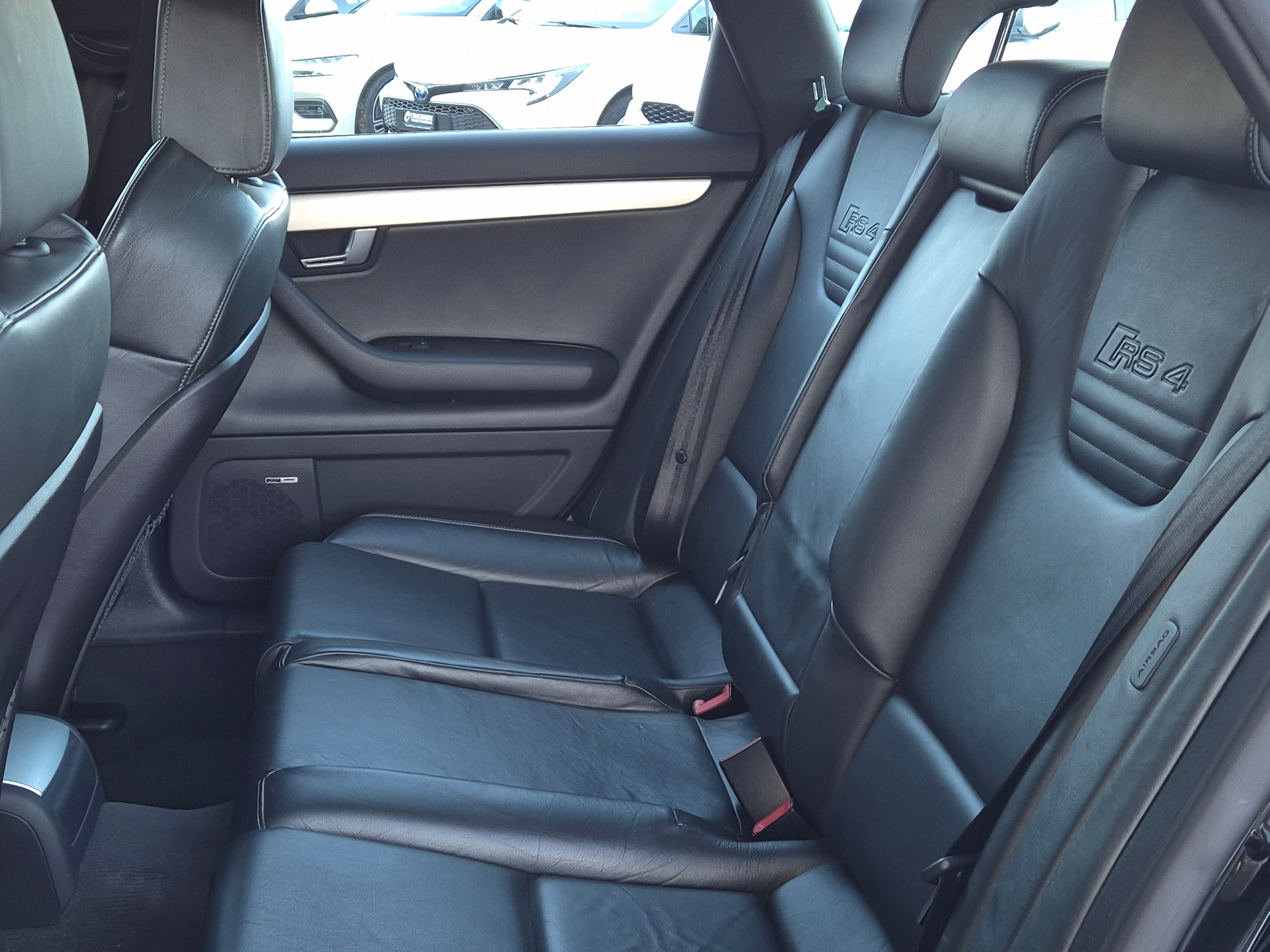 AUDI RS4 Avant 4.2 V8 quattro-image-19