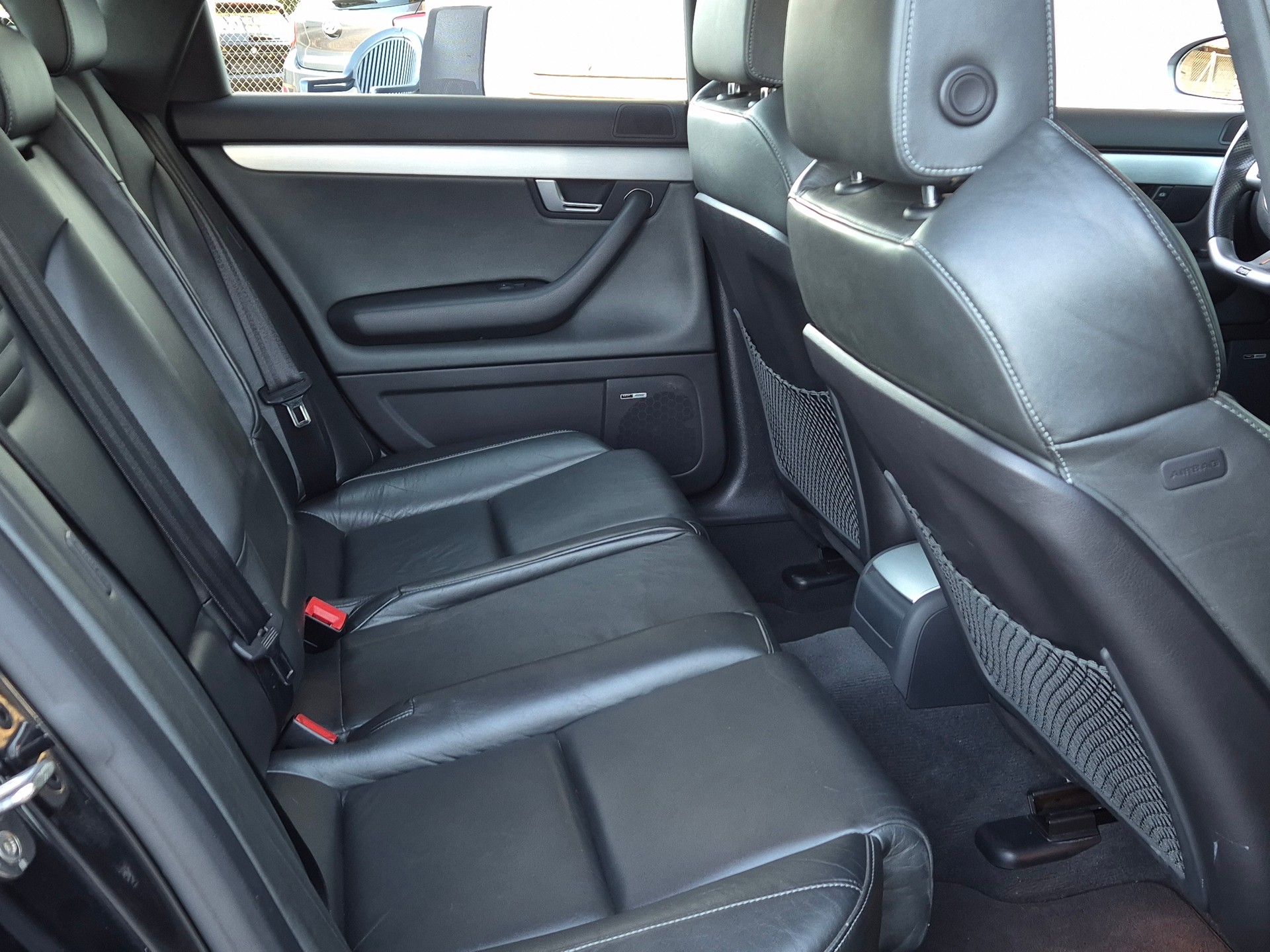 AUDI RS4 Avant 4.2 V8 quattro-image-20