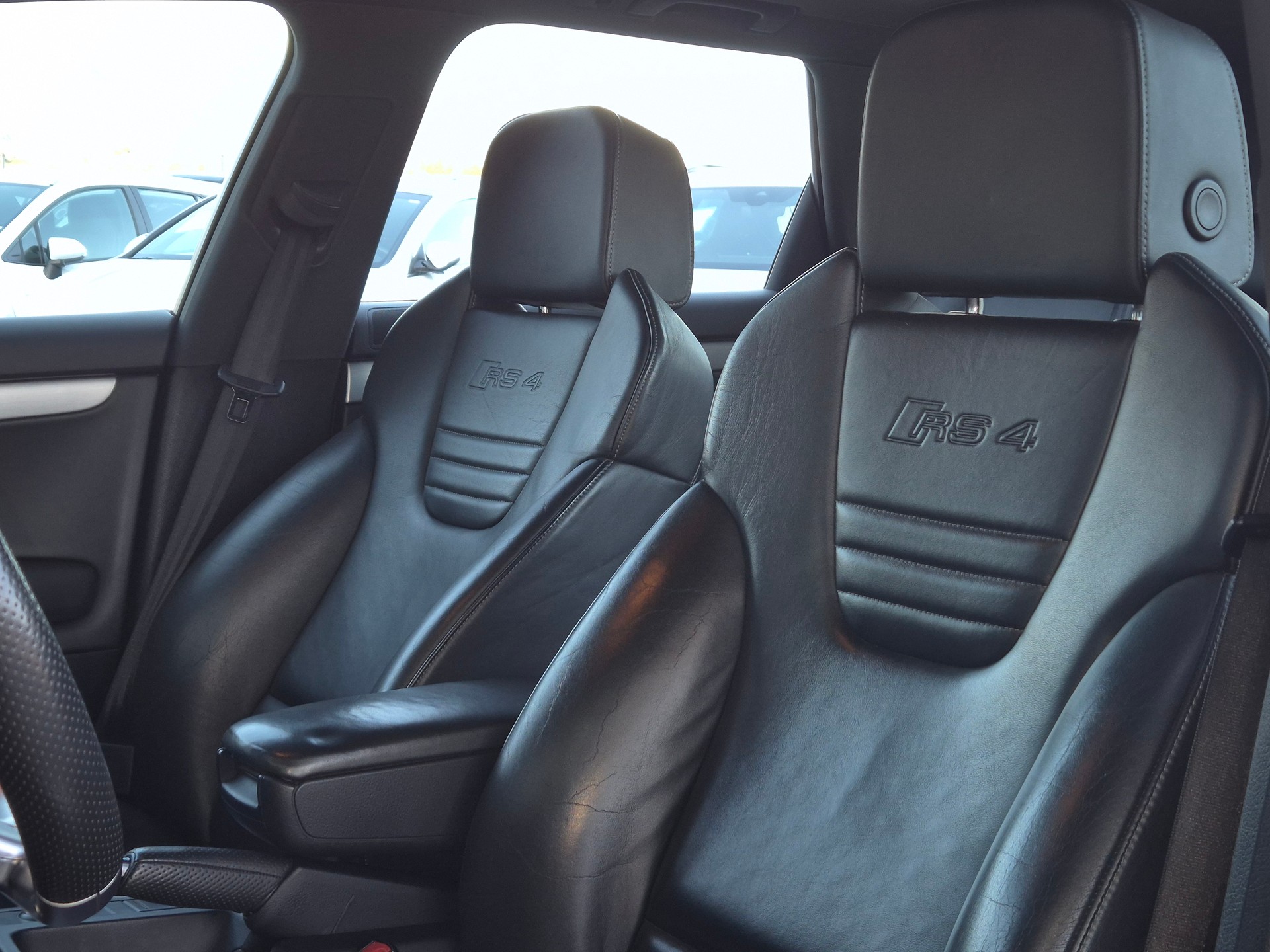 AUDI RS4 Avant 4.2 V8 quattro-image-17