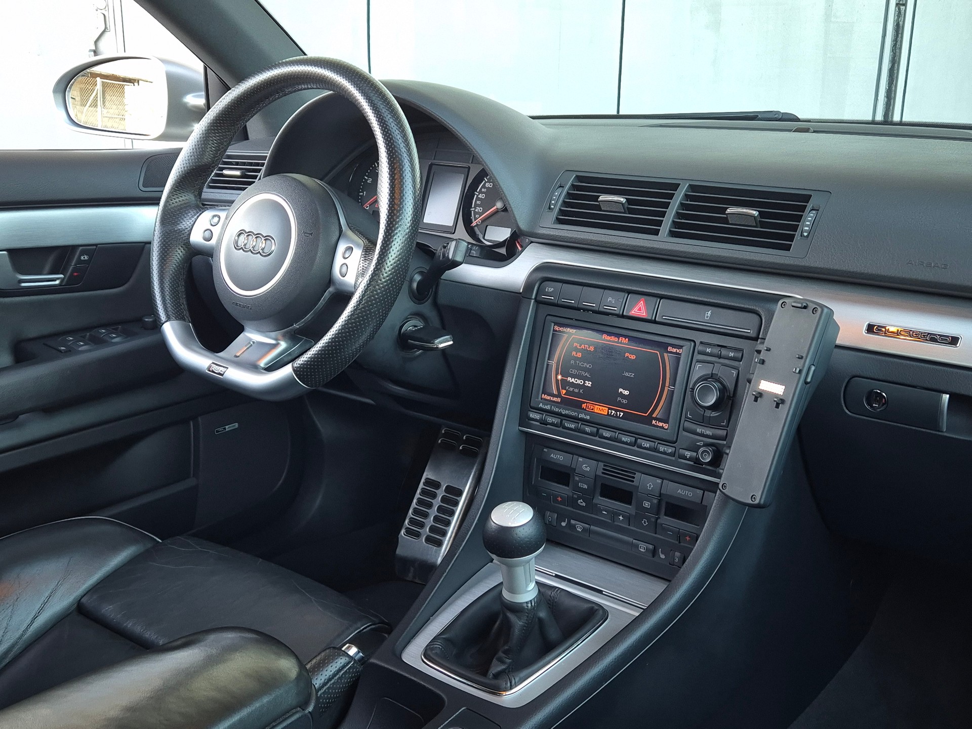 AUDI RS4 Avant 4.2 V8 quattro-image-15