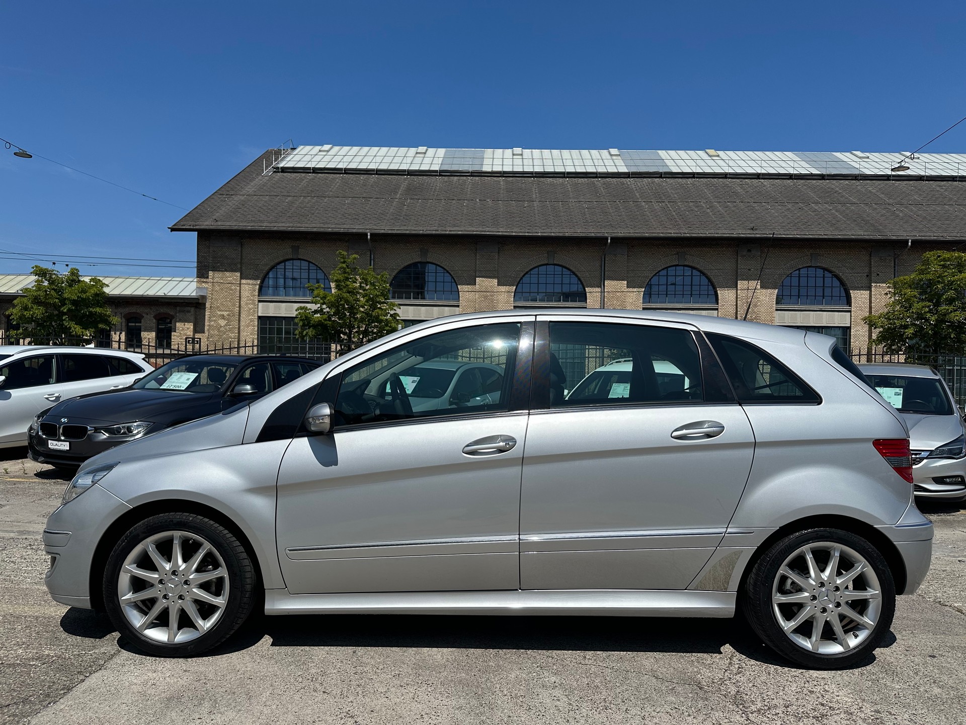 MERCEDES-BENZ B 170-showroom-element-3