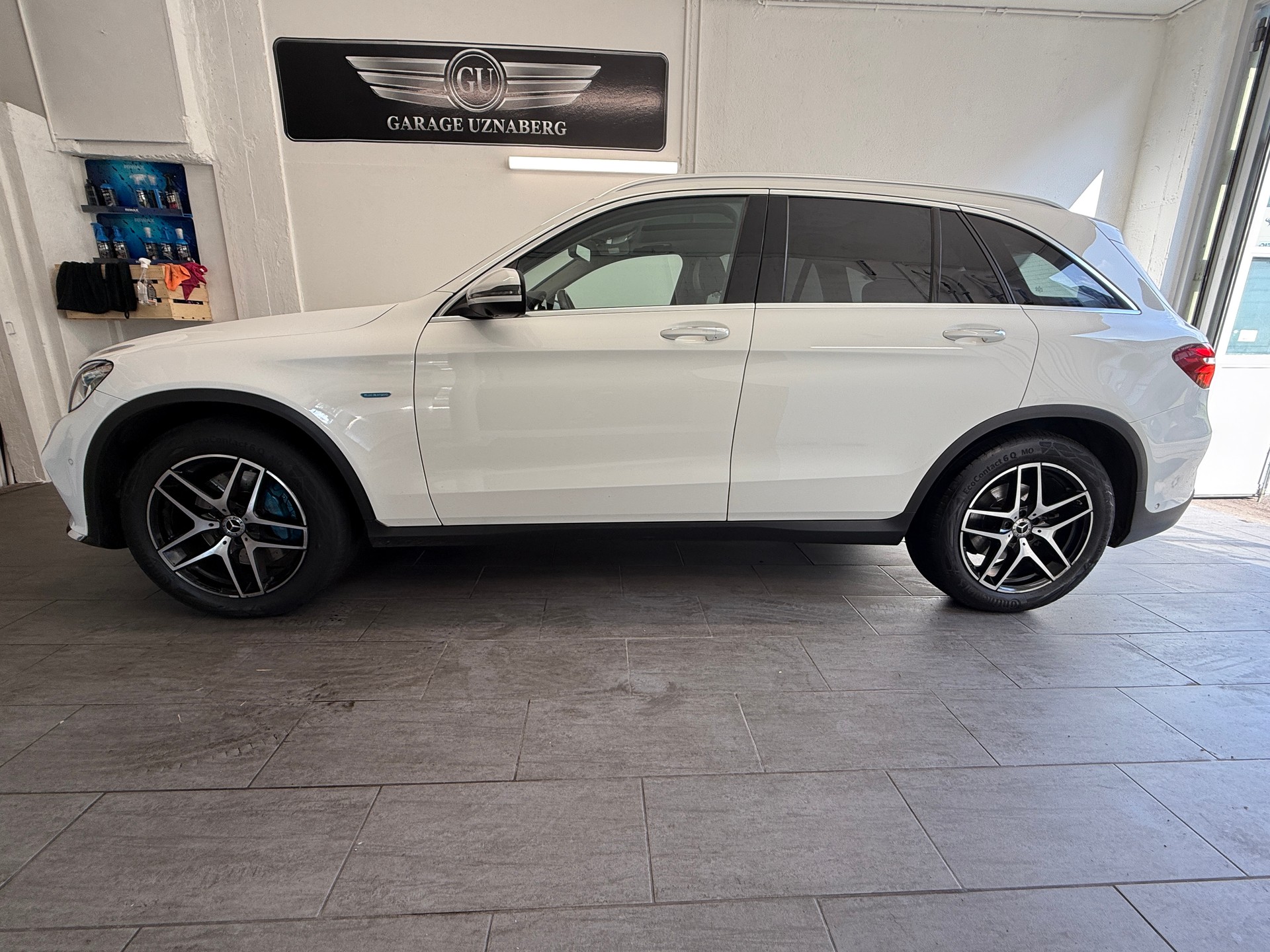 MERCEDES-BENZ GLC 350 e AMG Line 4Matic 7G-Tronic Ab 305.- pro Monat-showroom-element-1