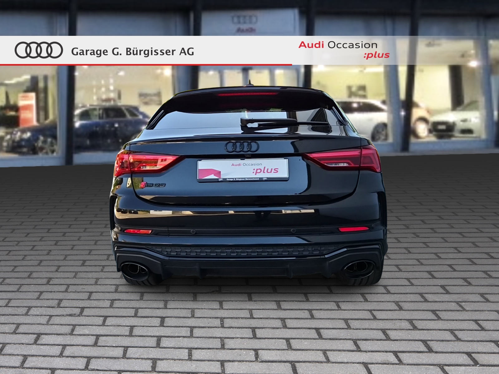 AUDI RS Q3 Sportback quattro S tronic Mythosschwarz Metallic-image-4