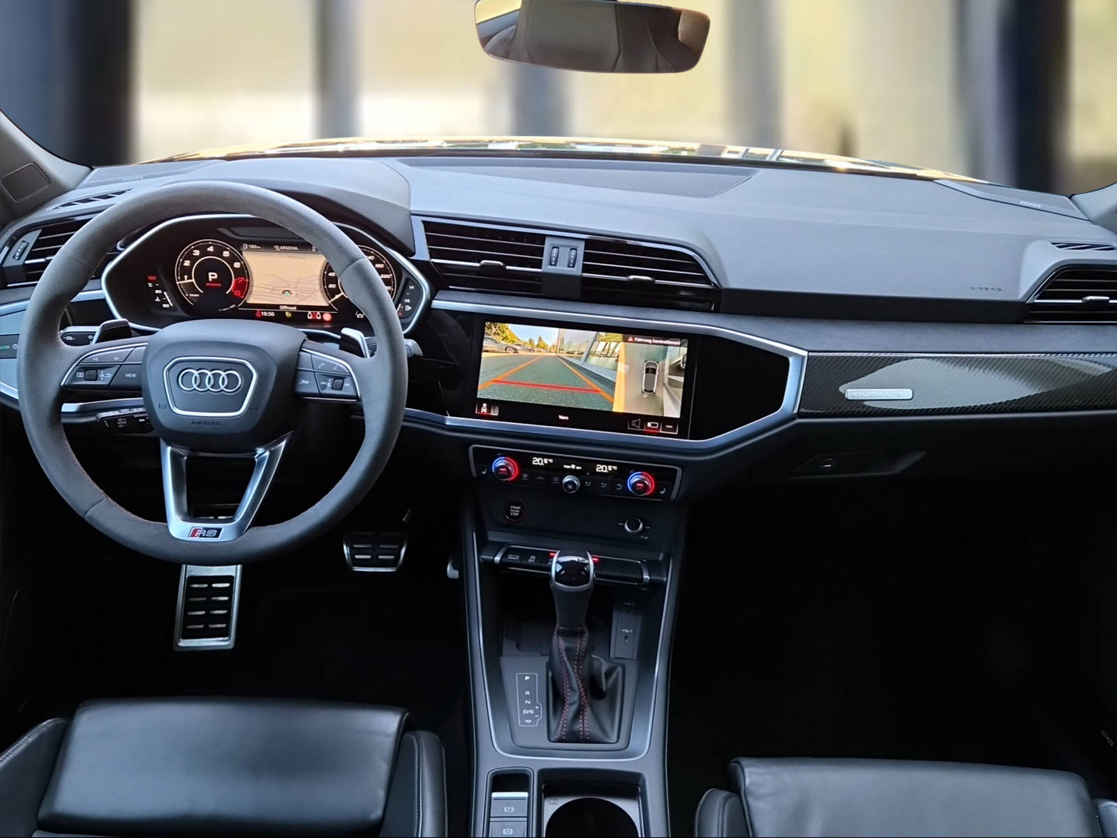 AUDI RS Q3 Sportback quattro S tronic Mythosschwarz Metallic-image-6