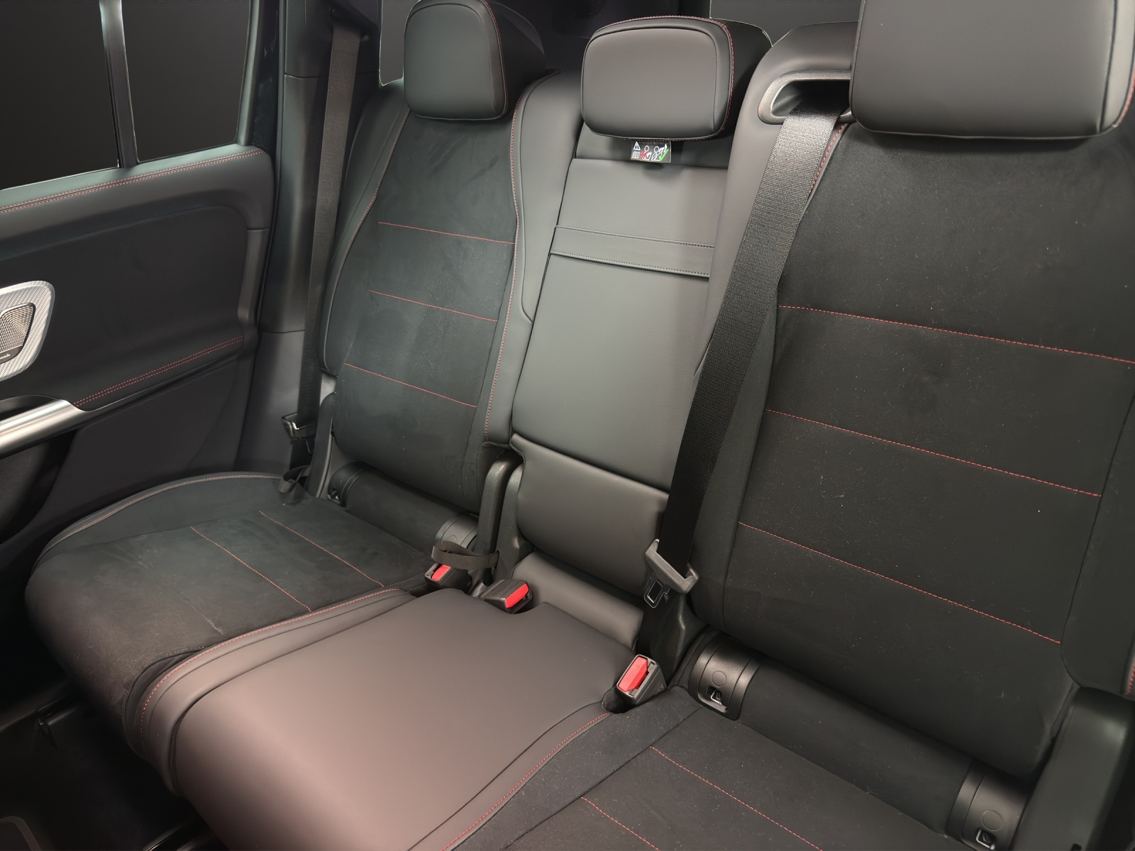 MERCEDES-BENZ GLB 220 4Matic 8G-Tronic-image-14