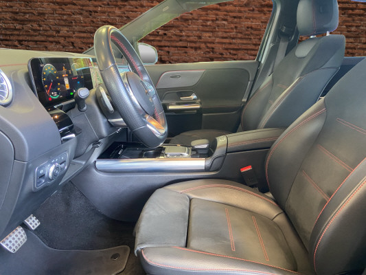 MERCEDES-BENZ EQA 300 AMG Line 4Matic-image-9