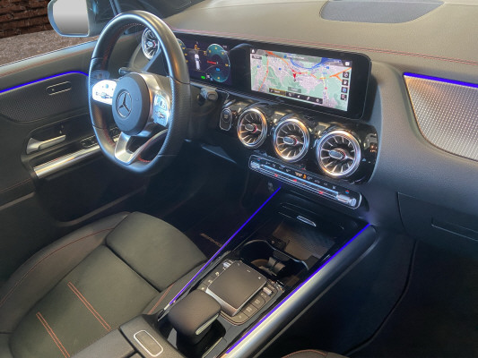 MERCEDES-BENZ EQA 300 AMG Line 4Matic-image-13