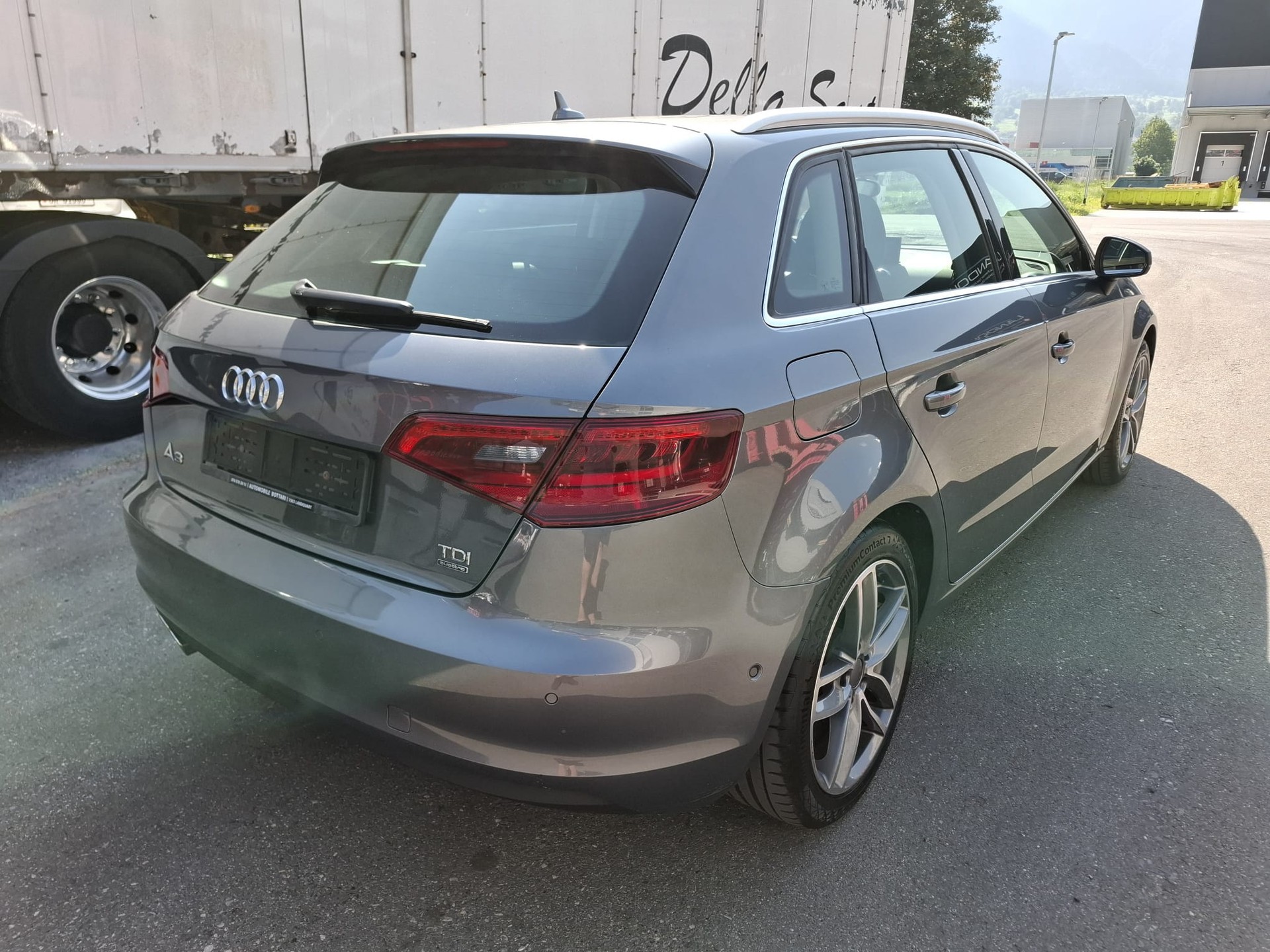 AUDI A3 Sportback 2.0 TDI Ambiente quattro-image-3
