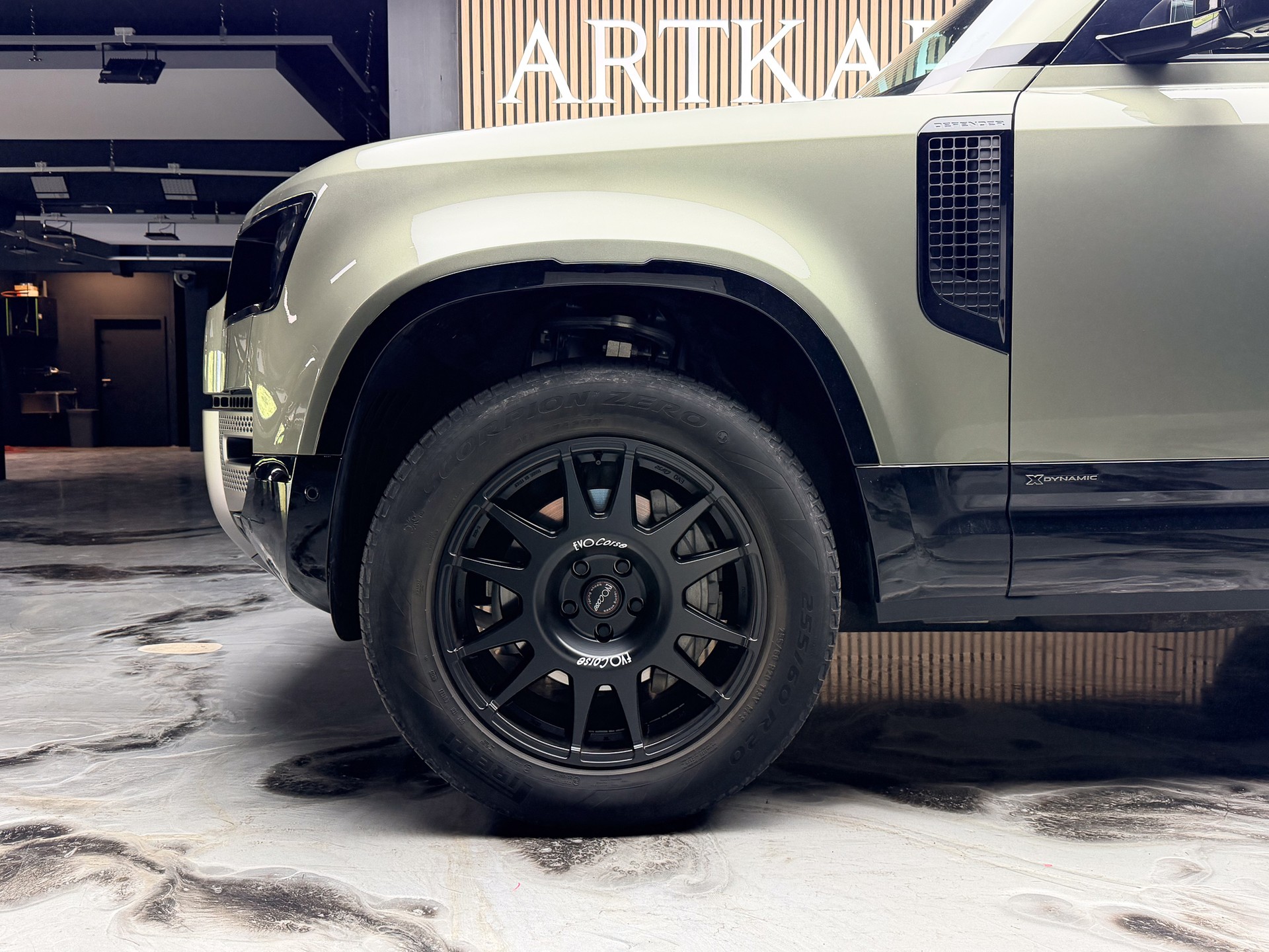 LAND ROVER Defender 90 P400 I6 X-Dynamic S 3.0 AT8-showroom-element-1
