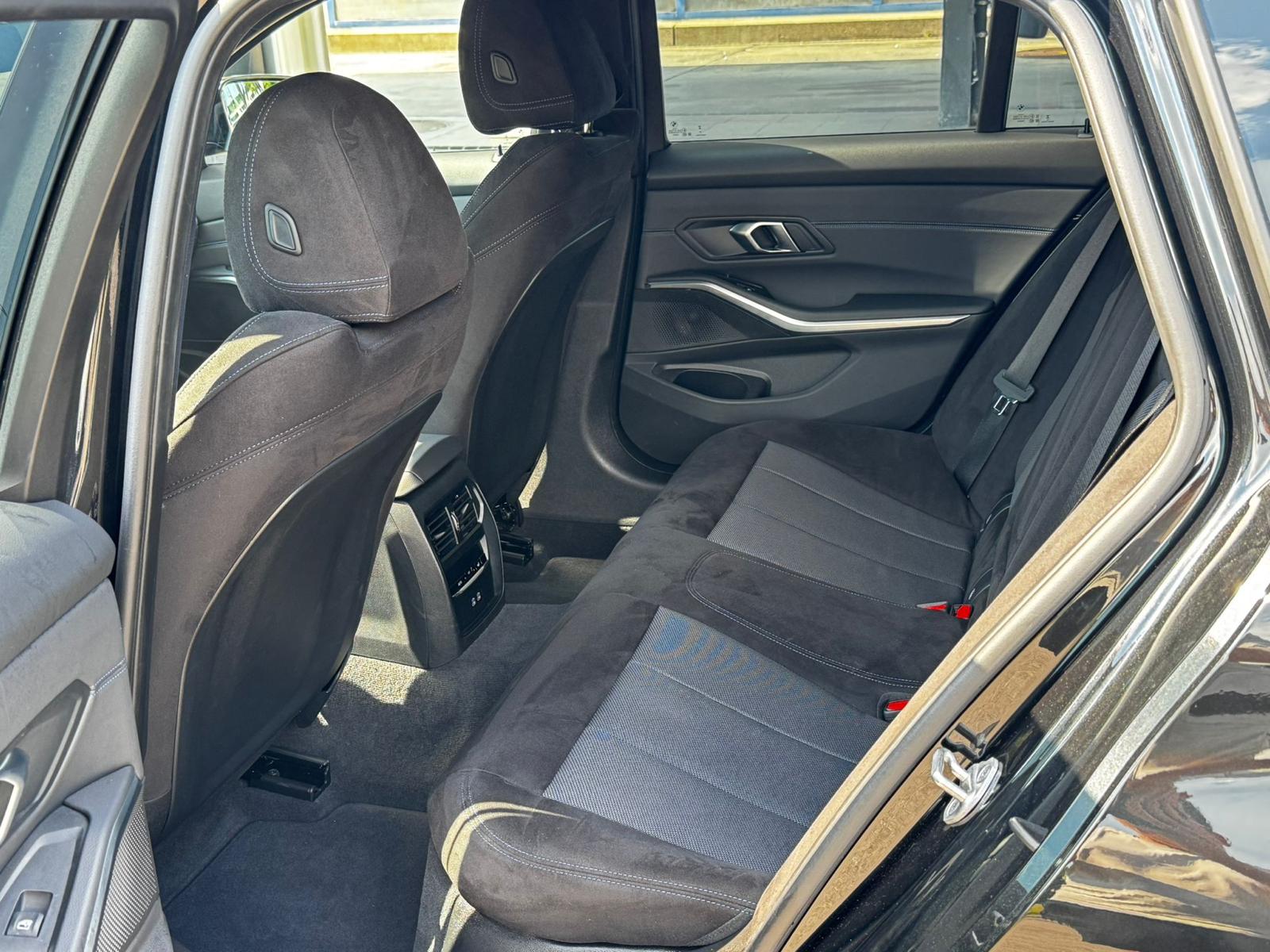 BMW 330i Touring xDrive Steptronic M Sport *Shadow-Line**Live Cockpit**245PS**Modell 2025*-image-10