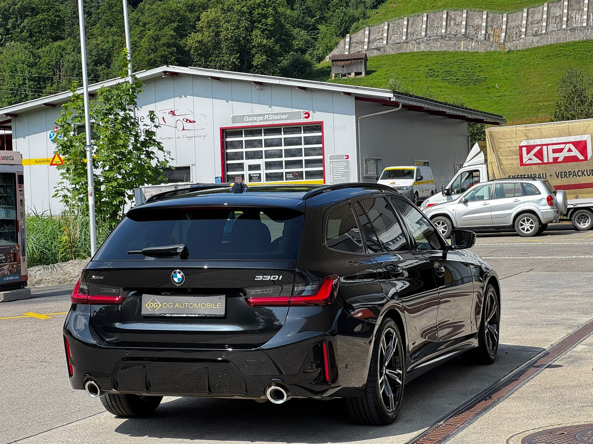 BMW 330i Touring xDrive Steptronic M Sport *Shadow-Line**Live Cockpit**245PS**Modell 2025*-image-5