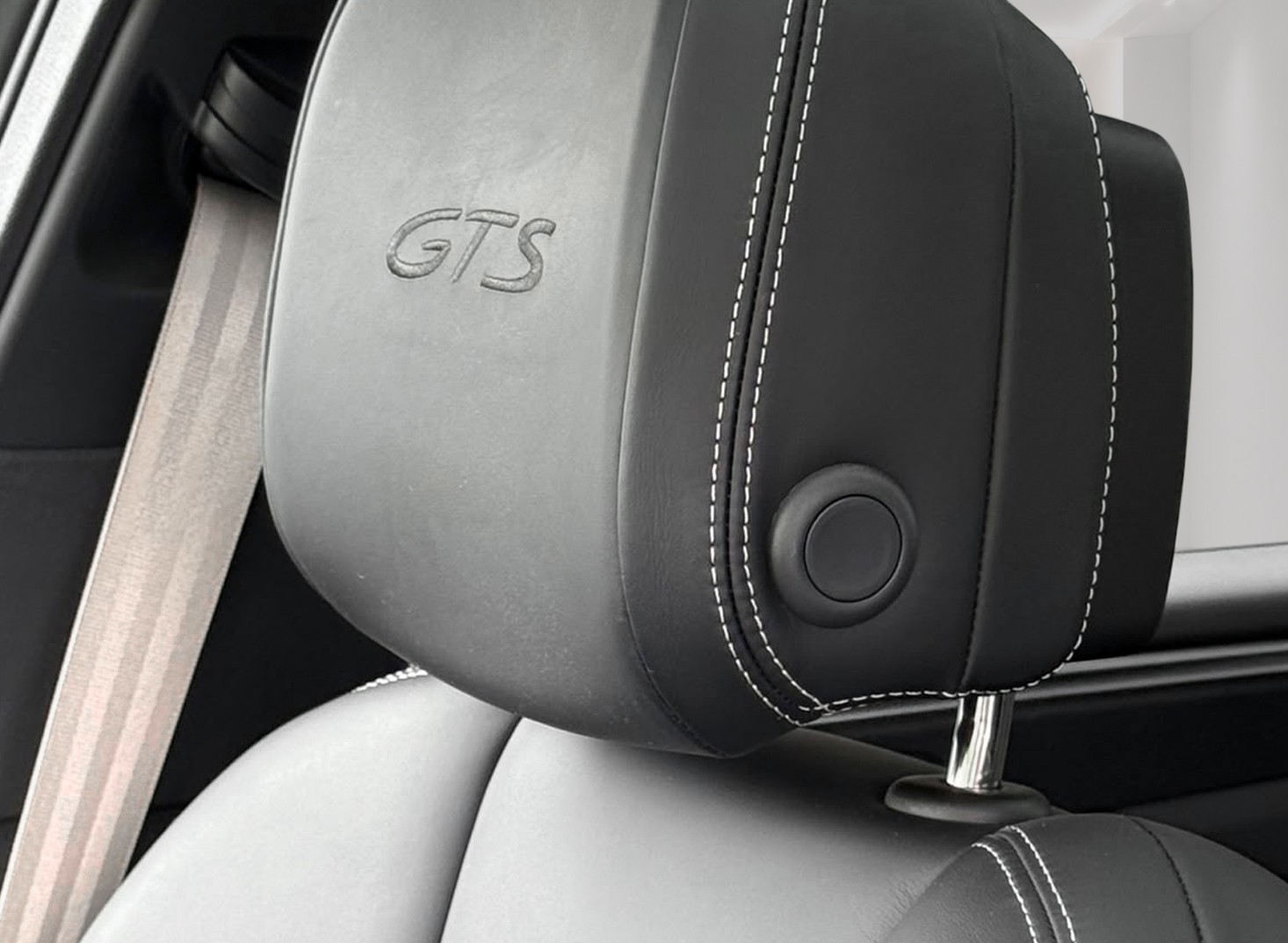 PORSCHE Macan GTS PDK Vollausstattung! Porsche Garantie - 01.2028-image-12