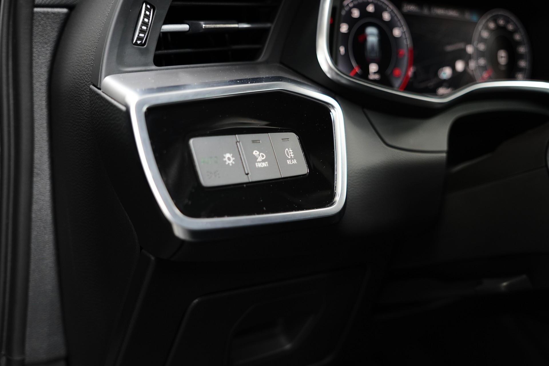 AUDI A6 Avant 45 TFSI Sport Attraction quattro S-tronic-image-17