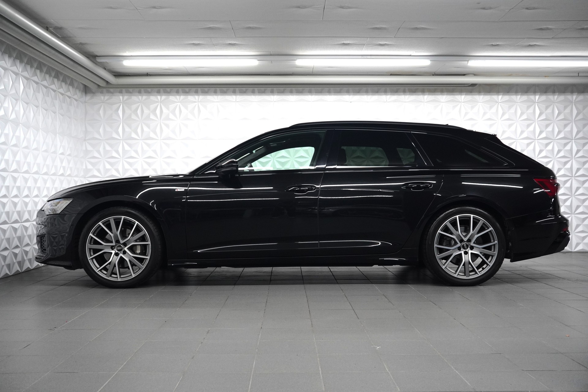 AUDI A6 Avant 45 TFSI Sport Attraction quattro S-tronic-showroom-element-1