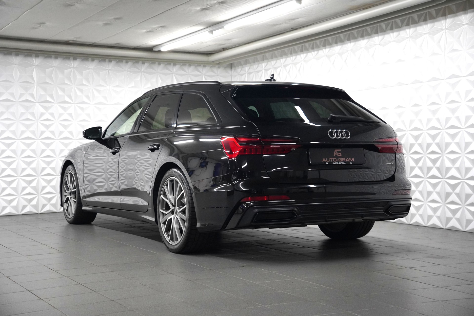 AUDI A6 Avant 45 TFSI Sport Attraction quattro S-tronic-showroom-element-2